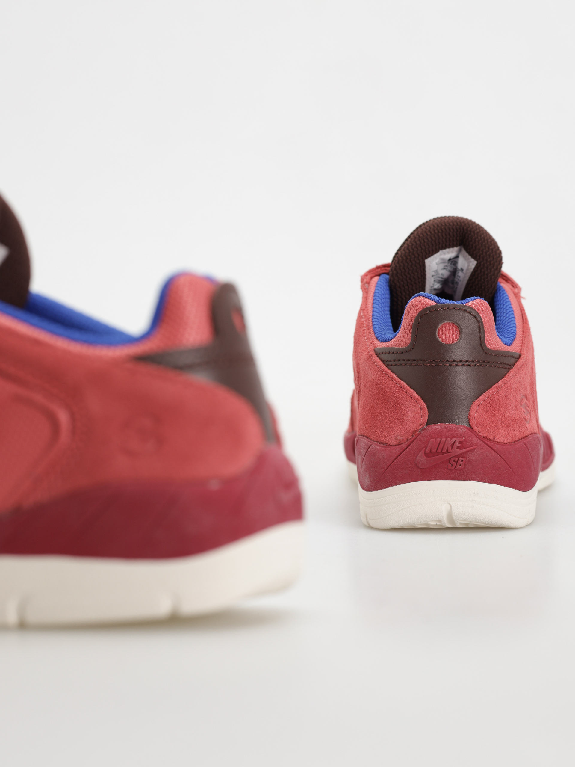 Pantofi Nike SB Vertebrae (adobe/melon tint earth noble red)