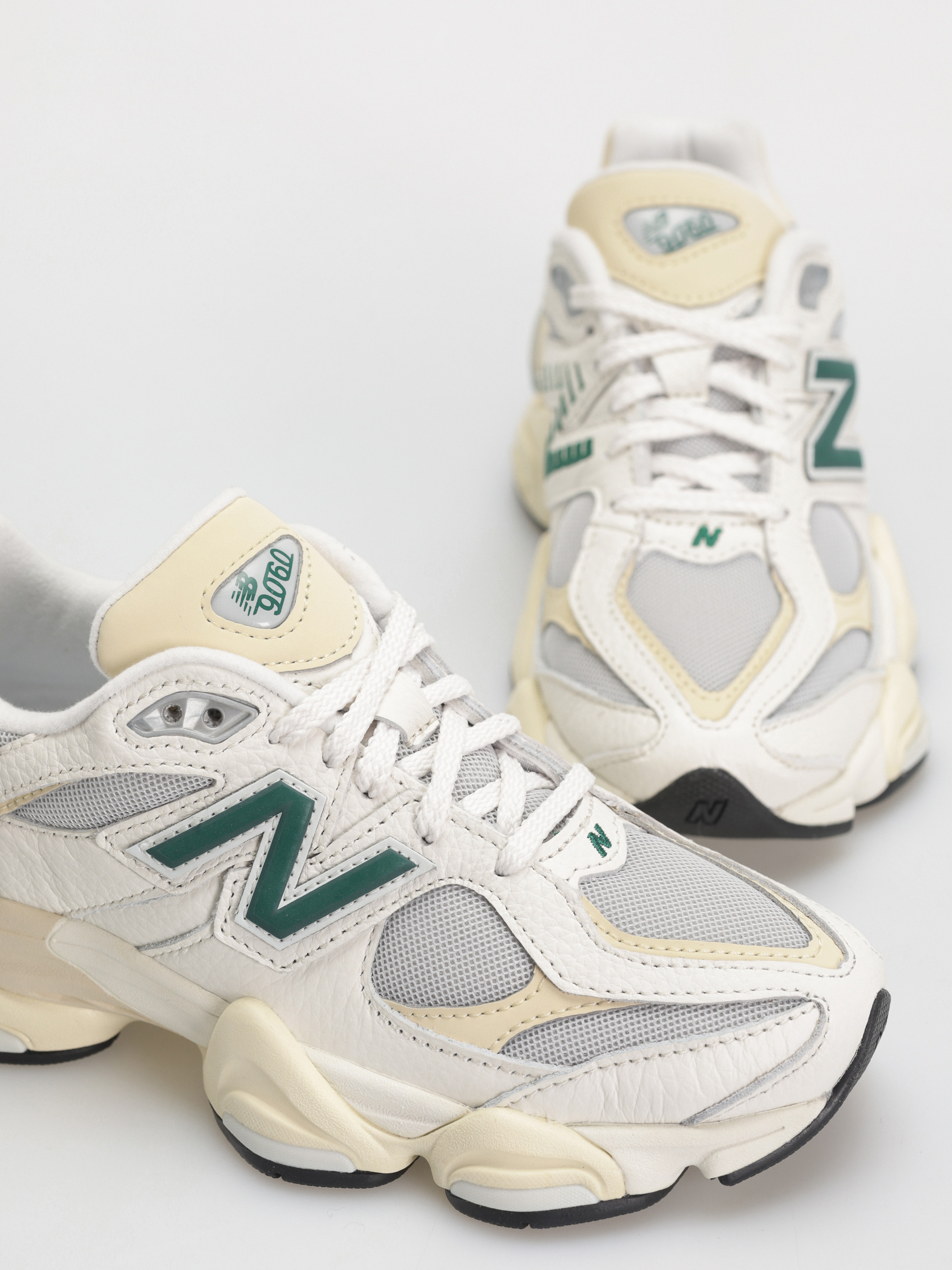 Pantofi New Balance 9060 (sea salt)