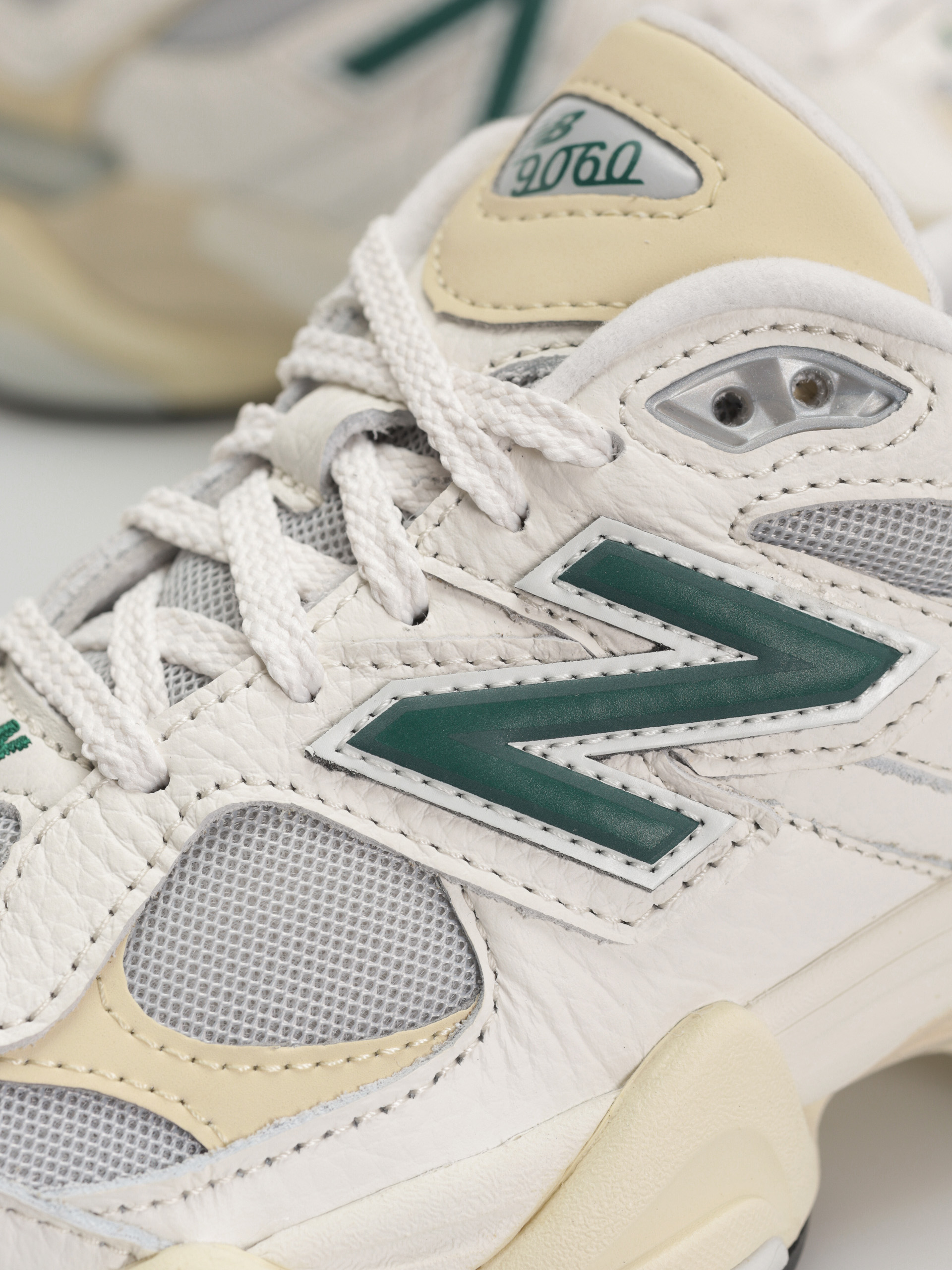 Pantofi New Balance 9060 (sea salt)