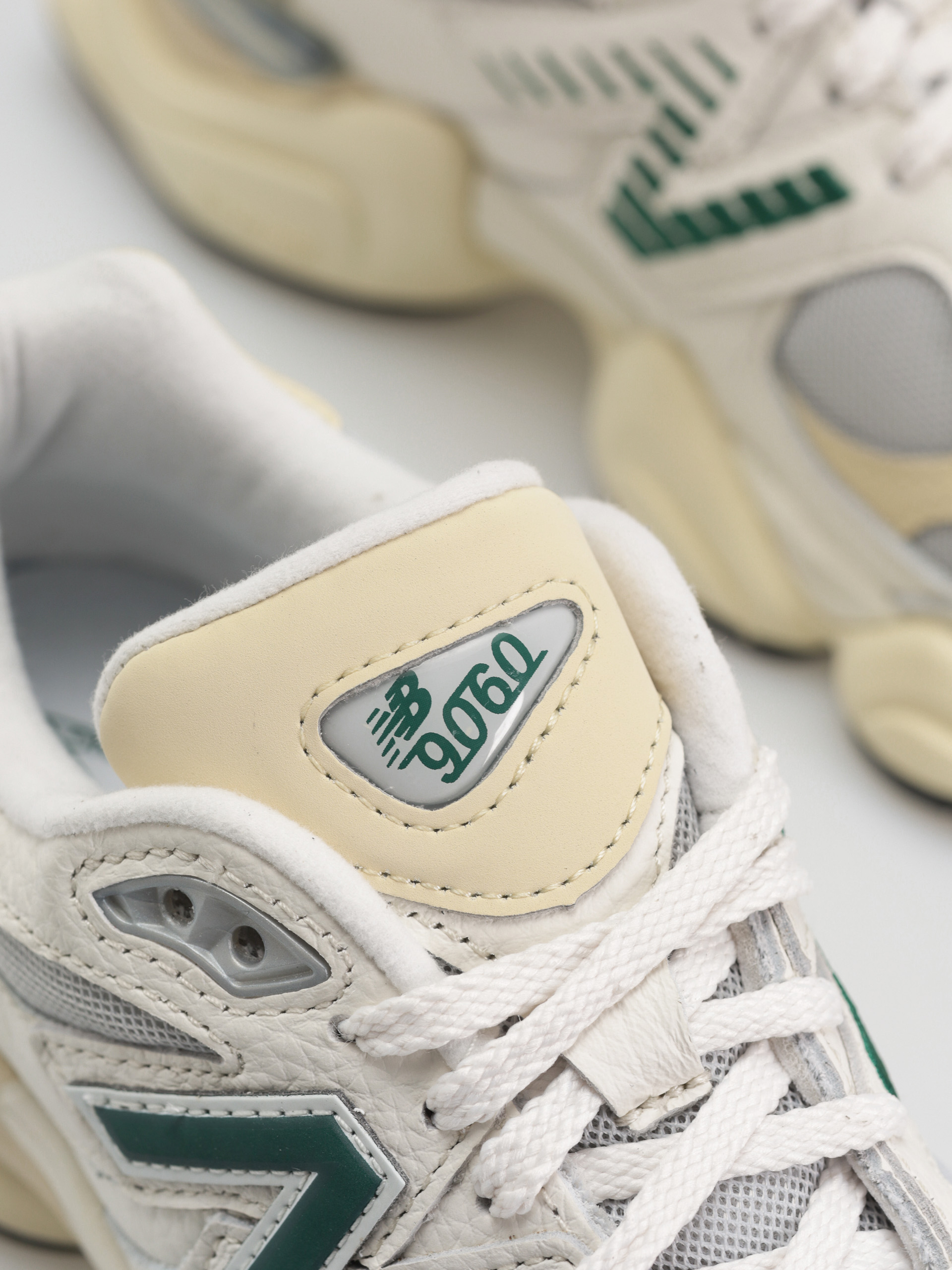 Pantofi New Balance 9060 (sea salt)