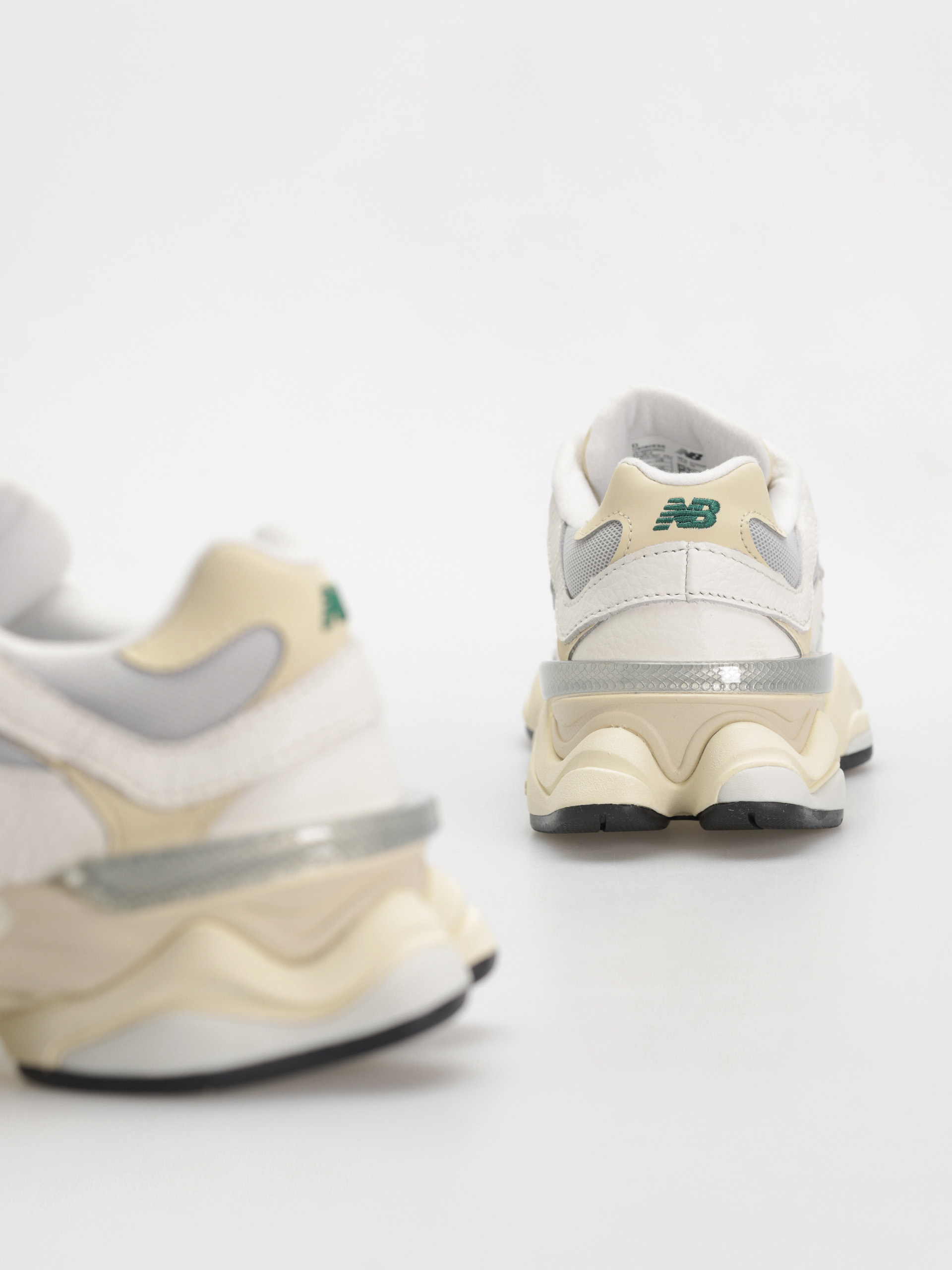 Pantofi New Balance 9060 (sea salt)