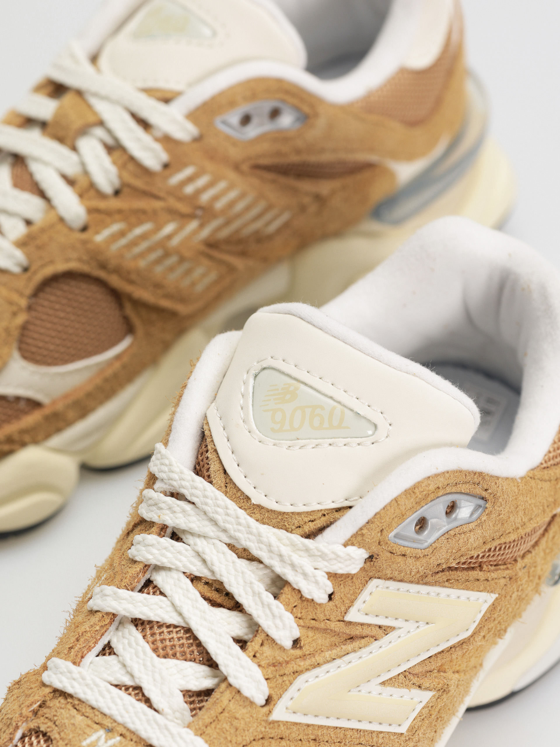 Pantofi New Balance 9060 (great plains)