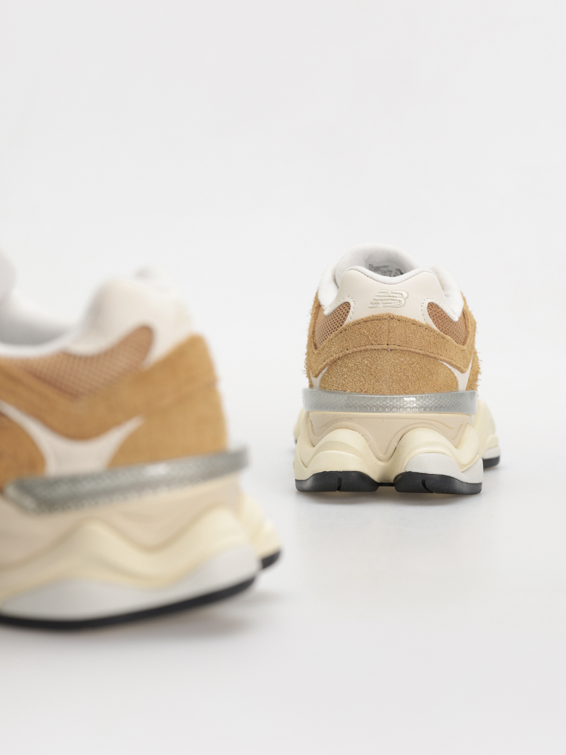 Pantofi New Balance 9060 (great plains)