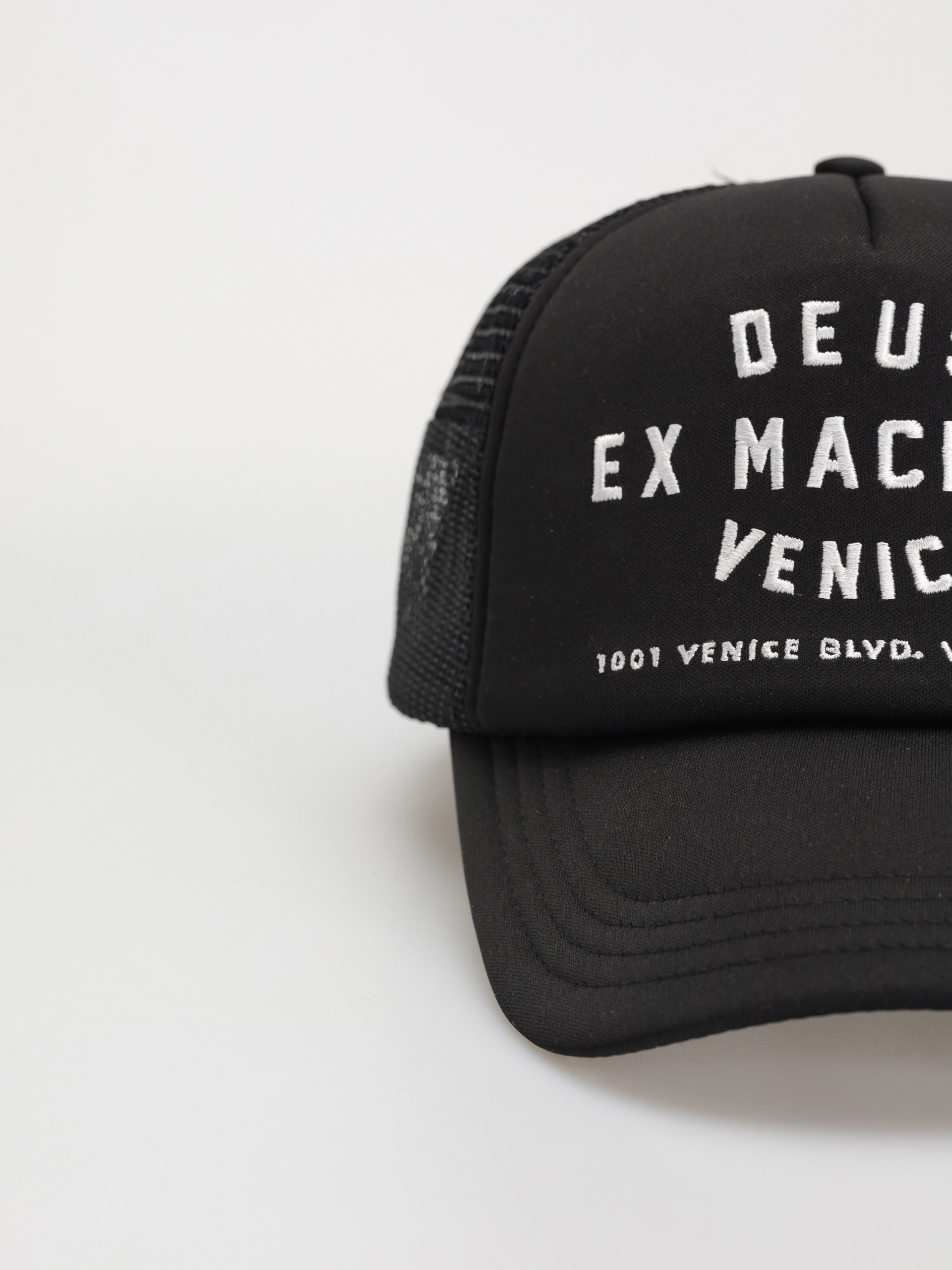Șapcă Deus Ex Machina Venice Address Trucker (black)