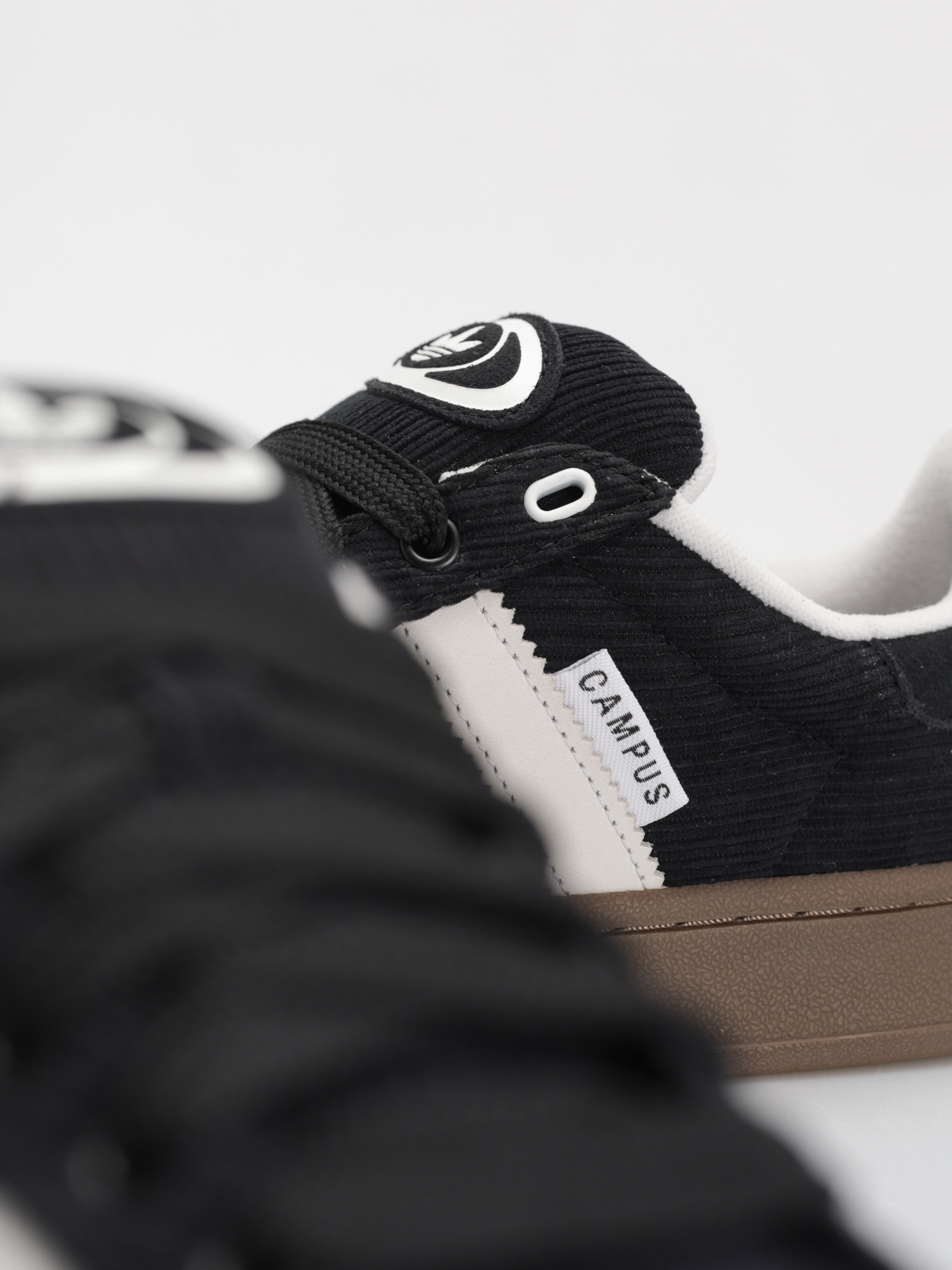 Pantofi adidas Campus 00s (cblack/crywht/gum5)