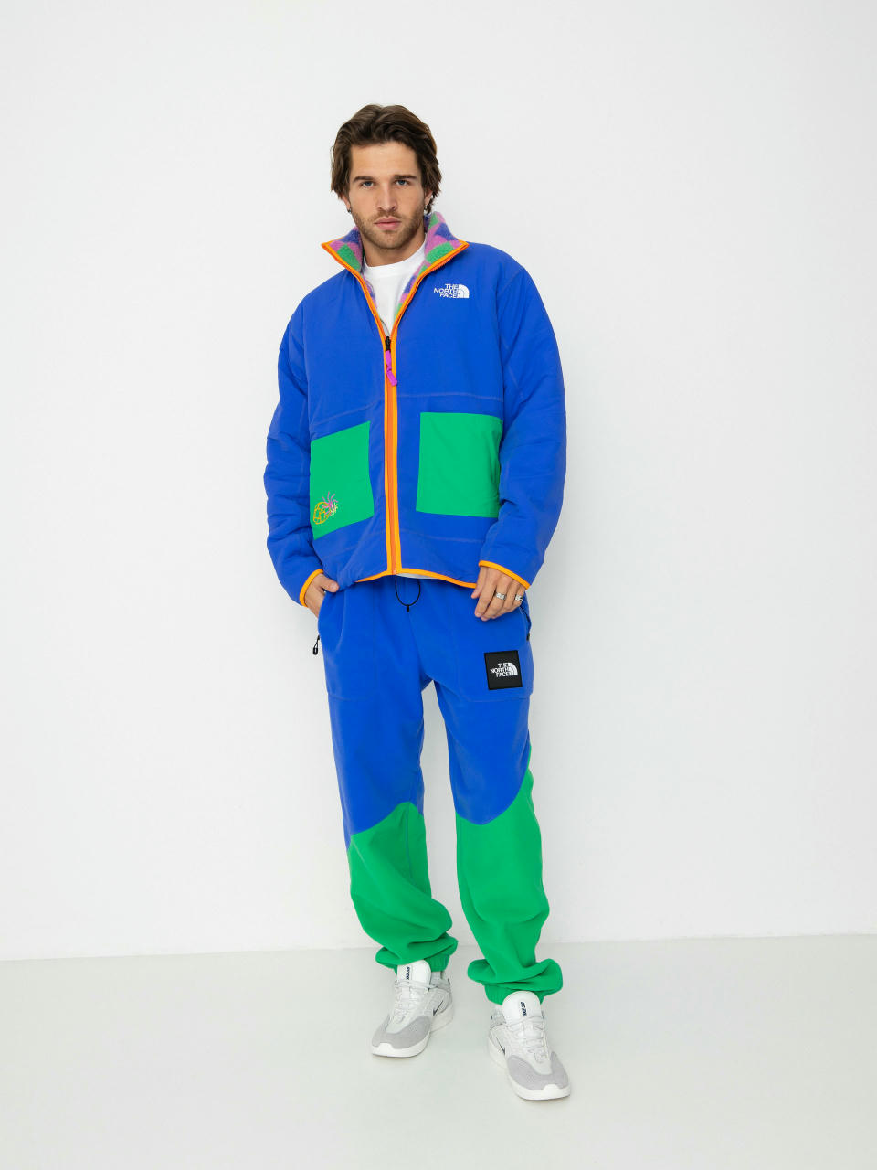 Pantaloni The North Face X Yinka Ilori Fleece (solar blue/optic emeral)