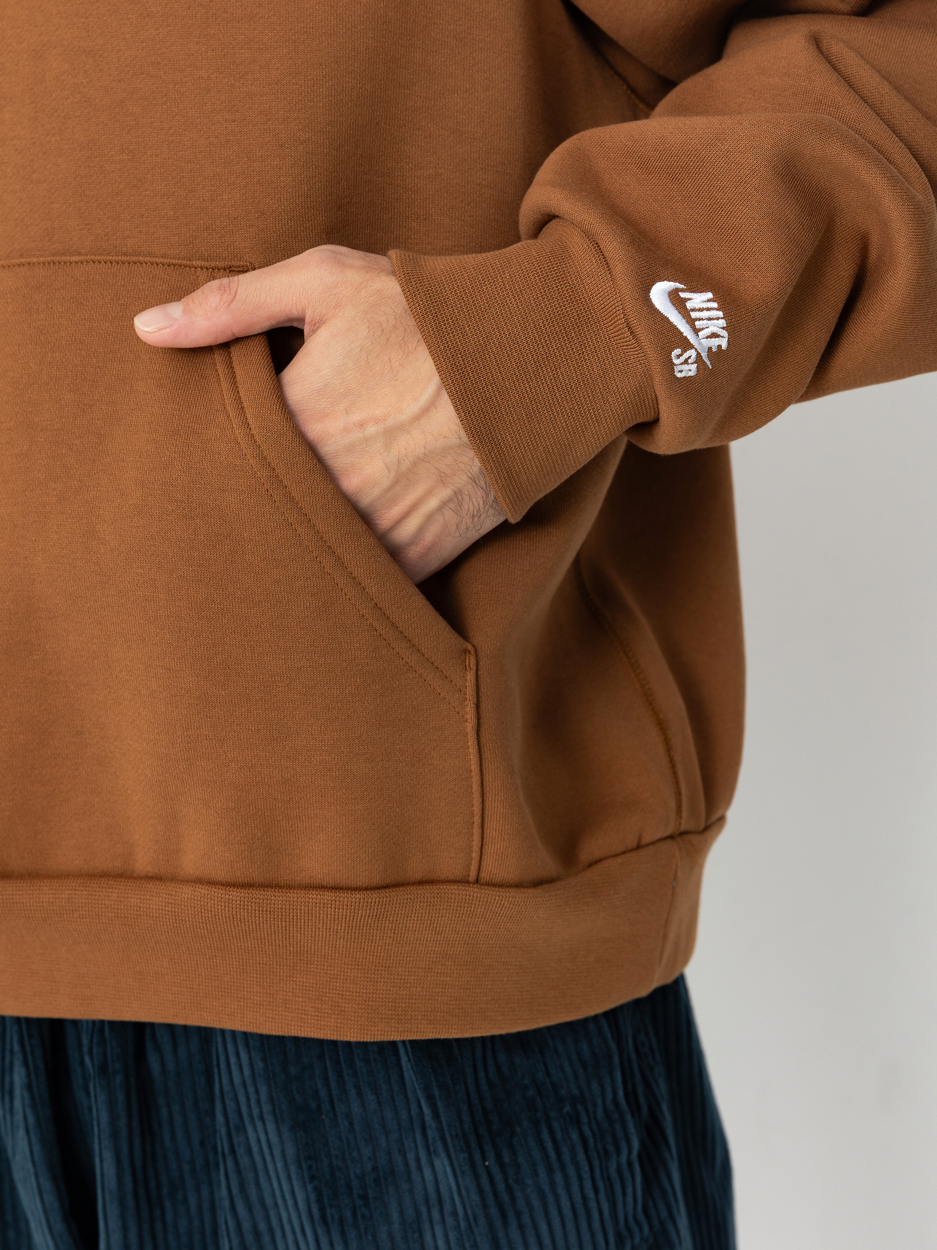 Hanorac cu glugă Nike SB Flc N Swoosh HD (lt british tan/white)