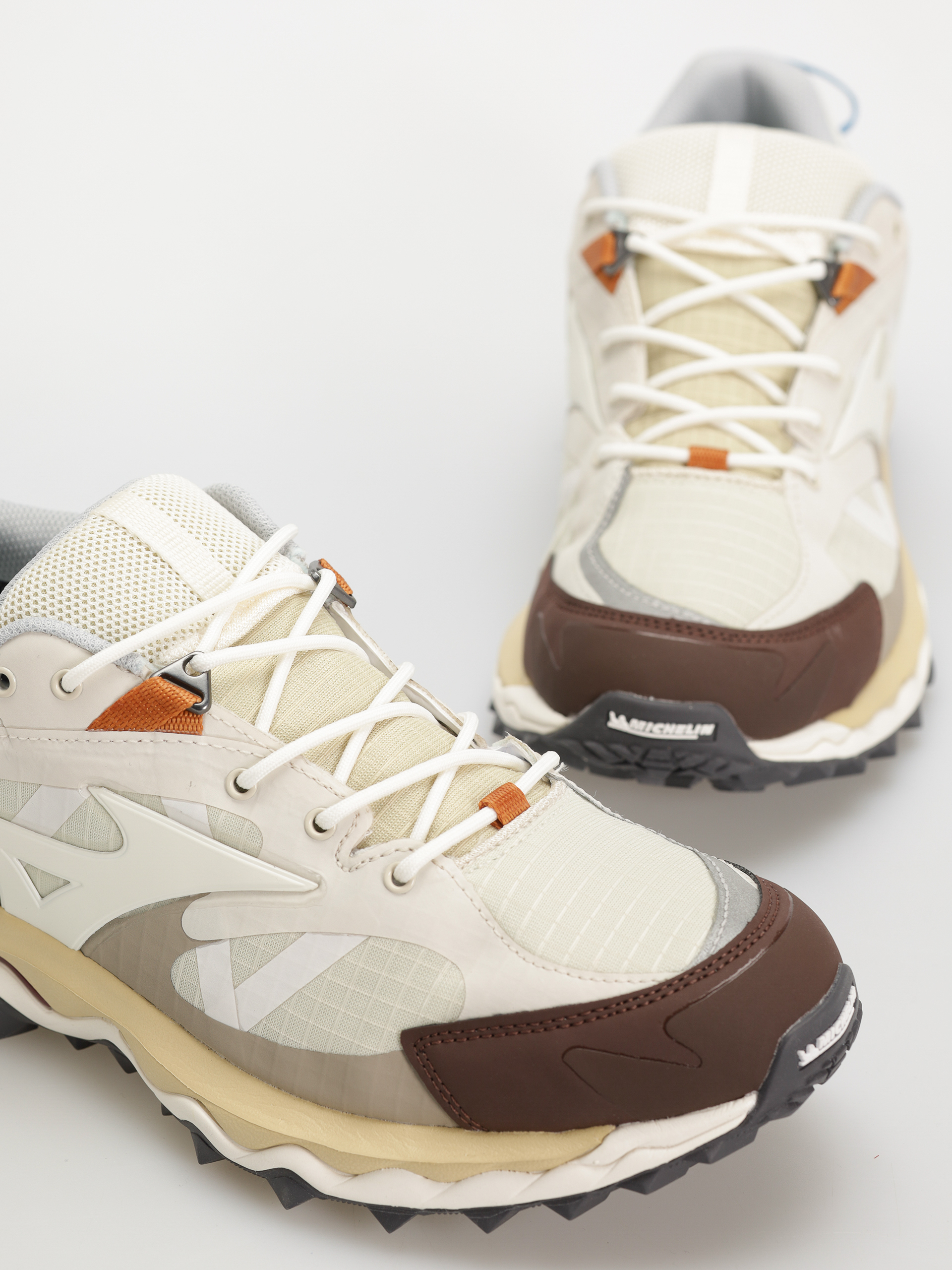 Pantofi Mizuno Wave Mujin TL GTX (summer sand/pristine/chicory coffee)