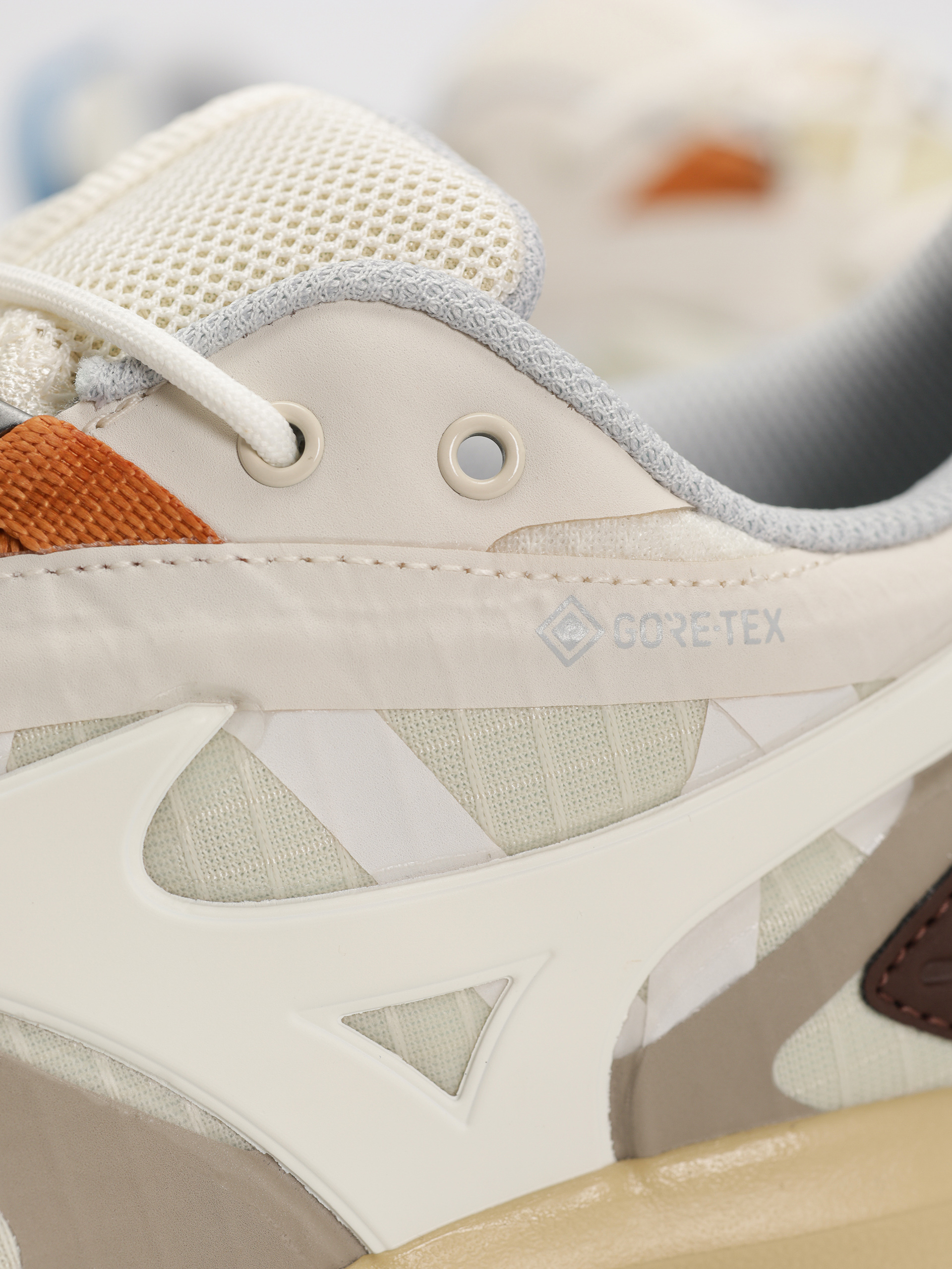 Pantofi Mizuno Wave Mujin TL GTX (summer sand/pristine/chicory coffee)