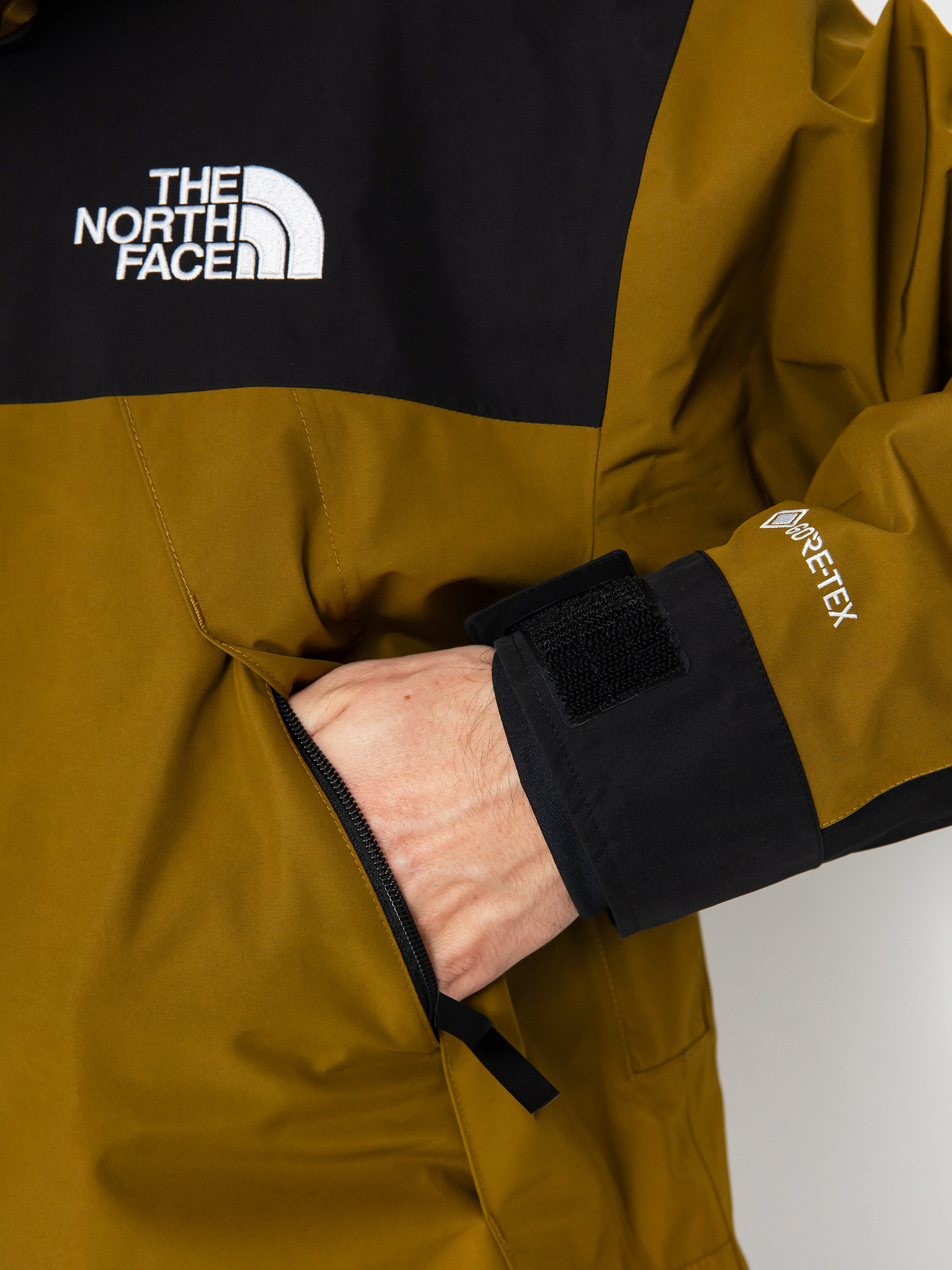 Geacă The North Face Gtx Mtn (moss green/tnf black)