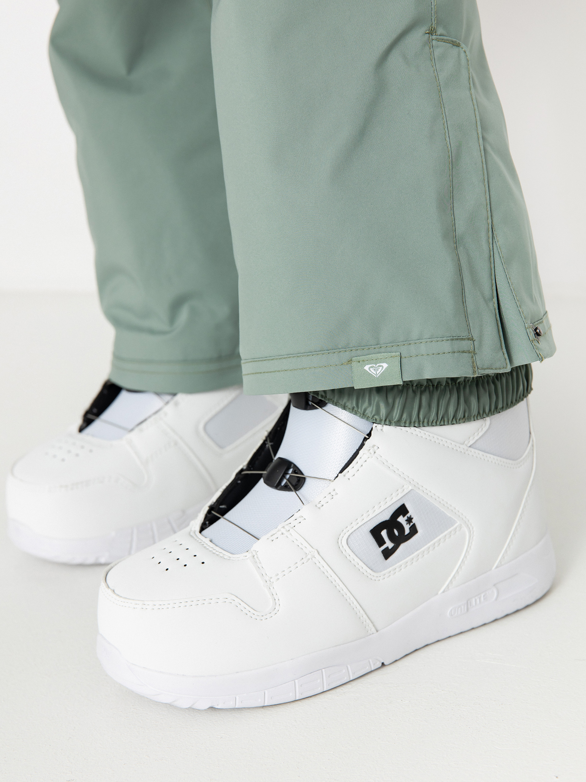 Pentru femei Pantaloni pentru snowboard Roxy Backyard (lily pad)