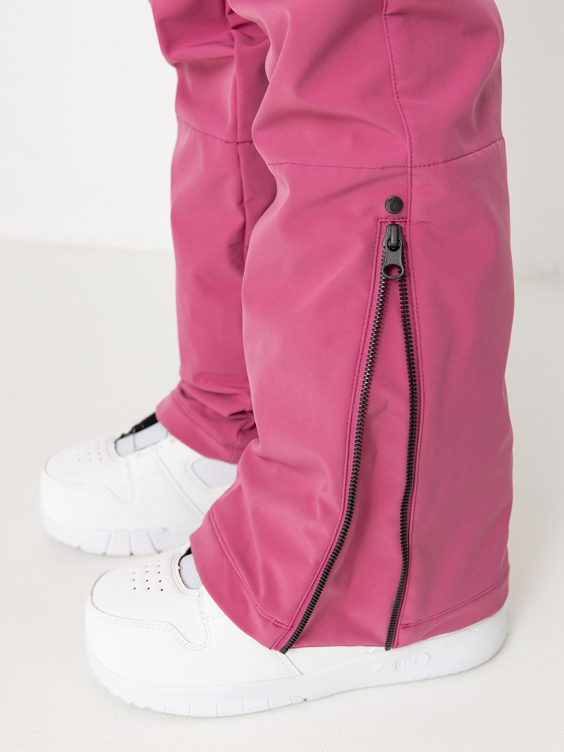 Pentru femei Pantaloni pentru snowboard Volcom Battle Stretch (blurred violet)