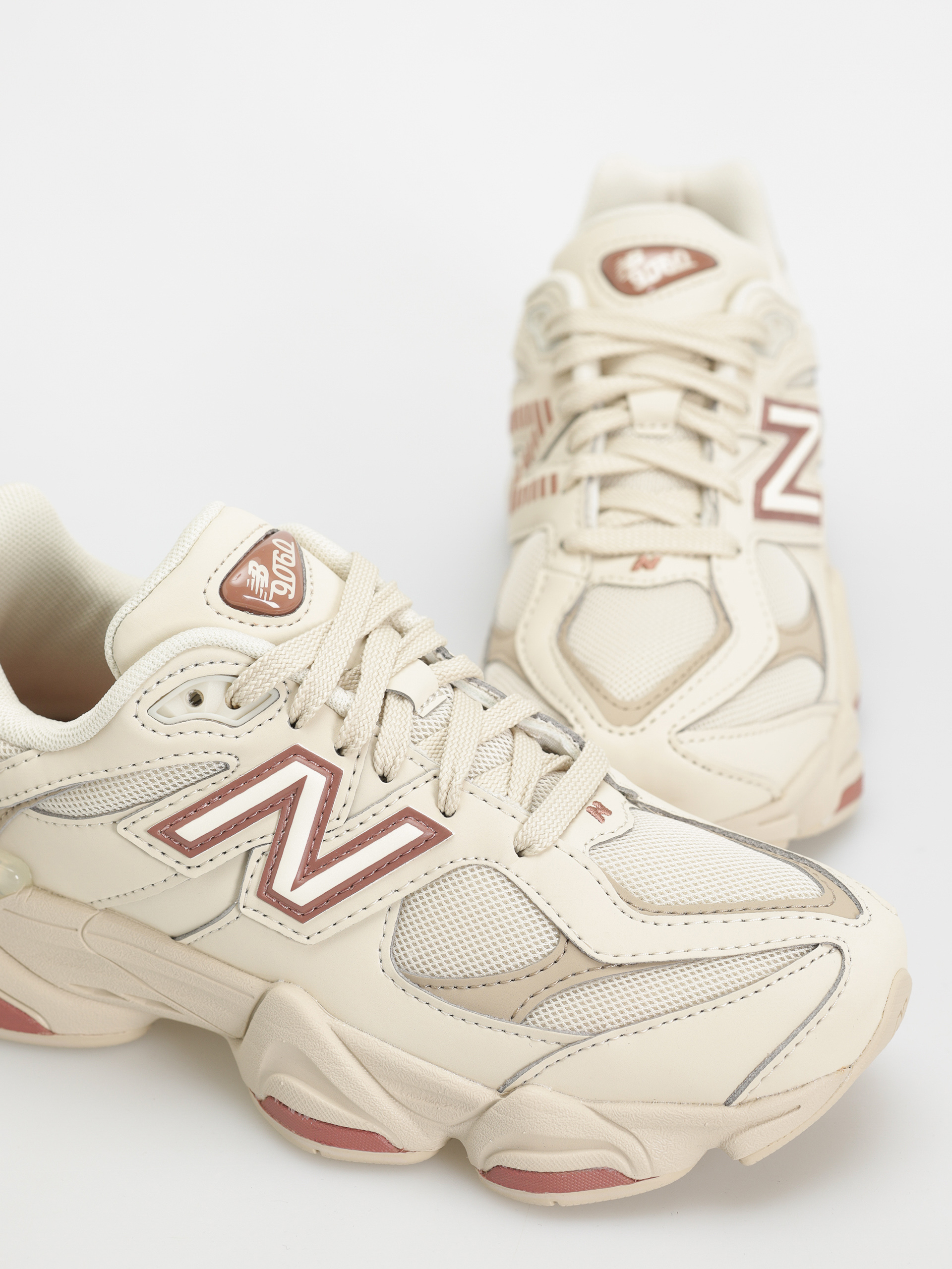 Pantofi New Balance 9060 JR (bone)