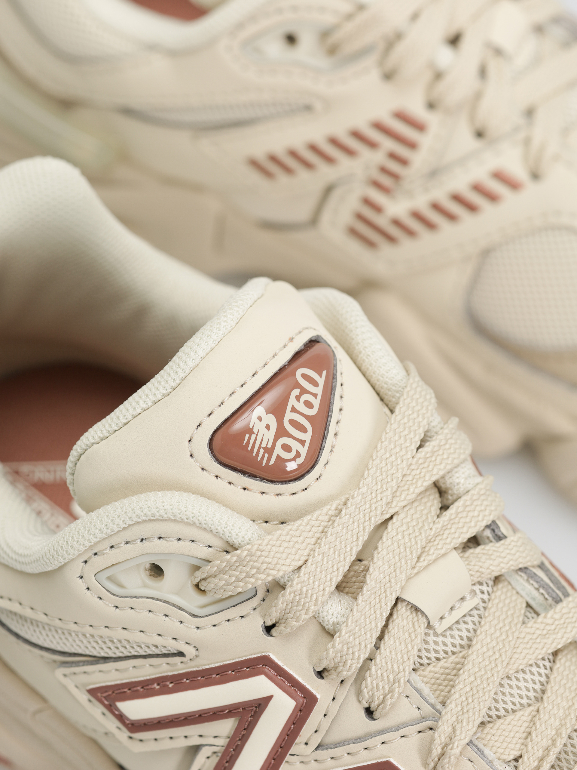 Pantofi New Balance 9060 JR (bone)