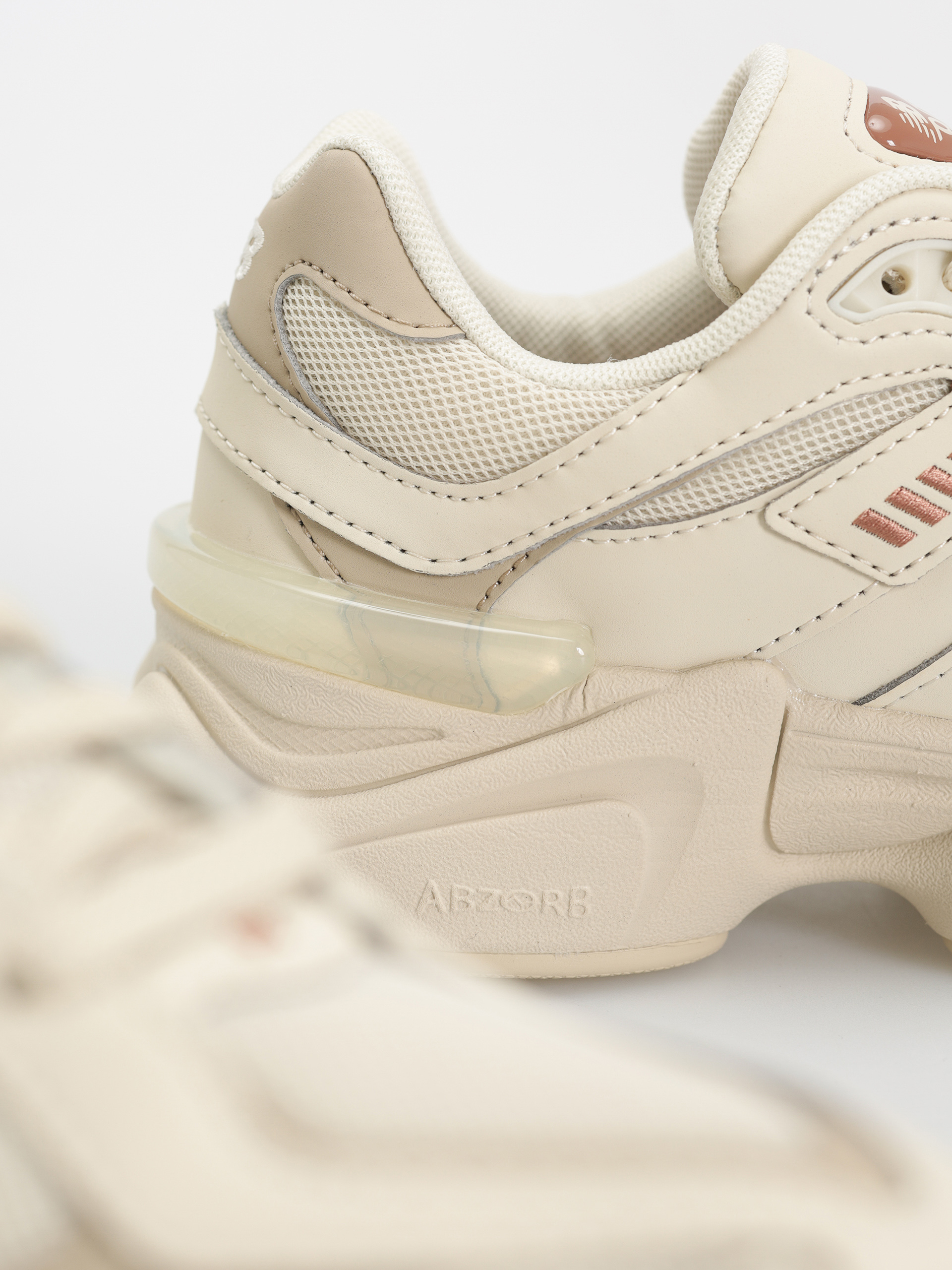 Pantofi New Balance 9060 JR (bone)