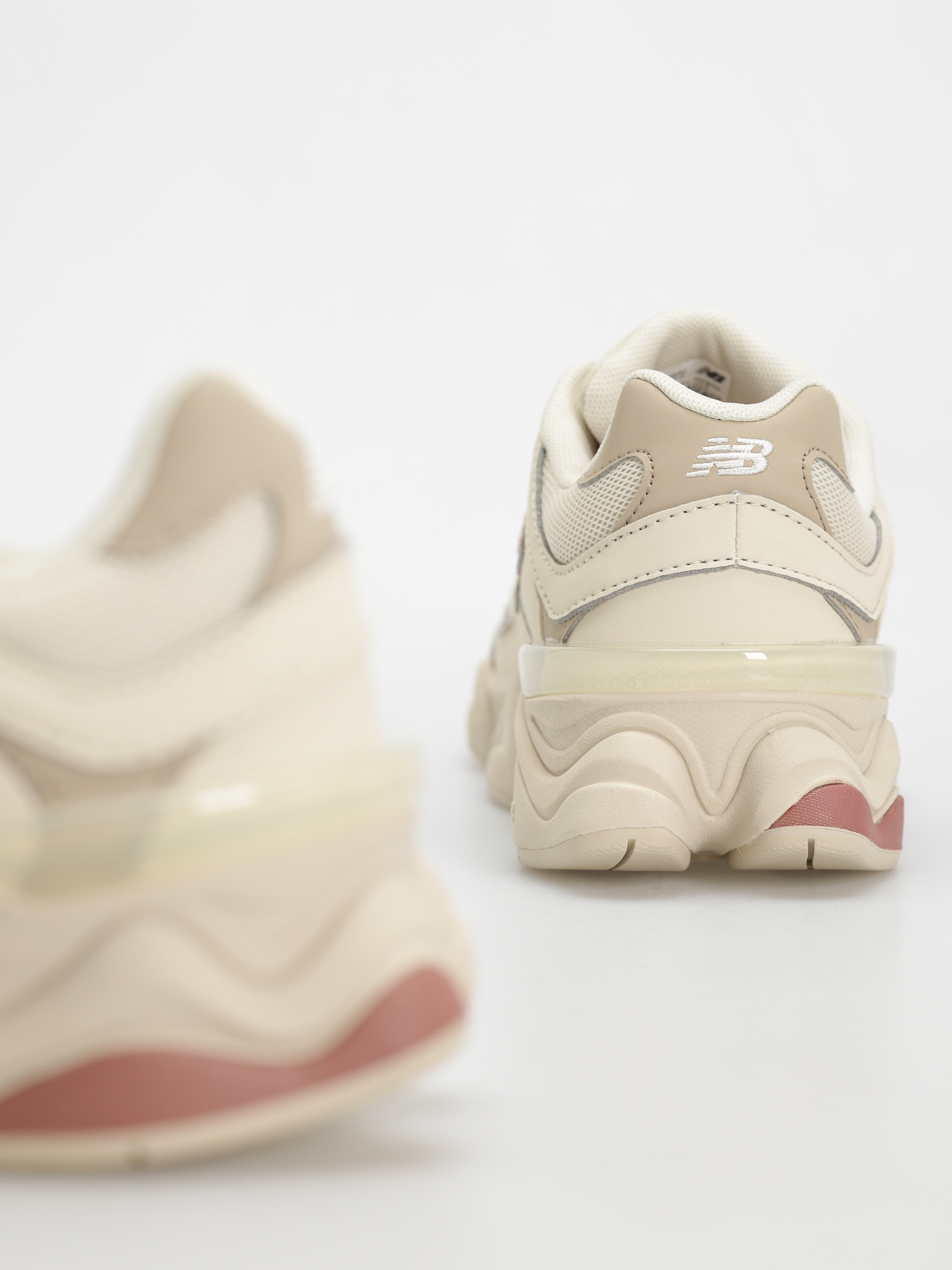 Pantofi New Balance 9060 JR (bone)