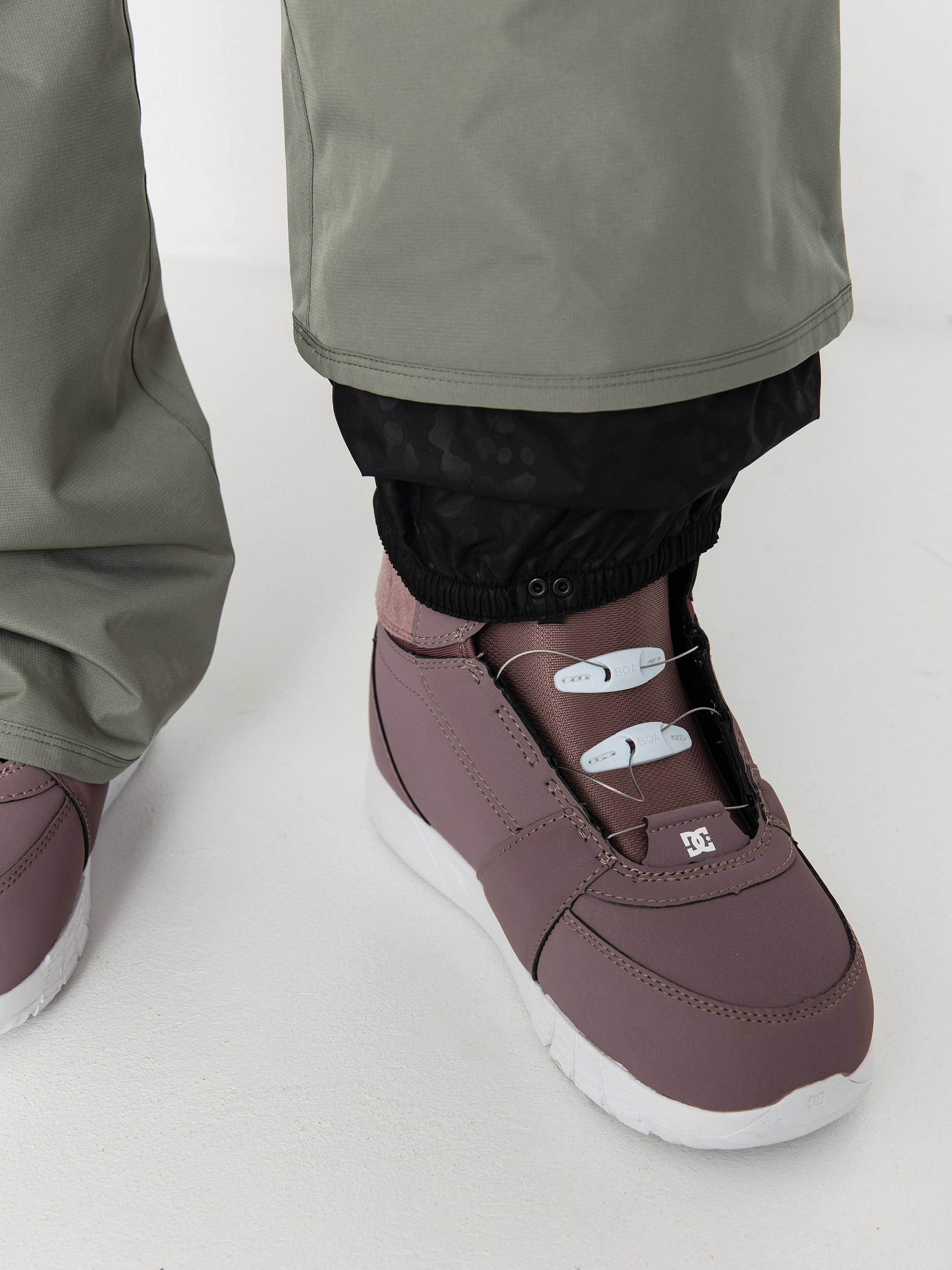 Pentru femei Pantaloni pentru snowboard Volcom Bridger Ins (lichen green)