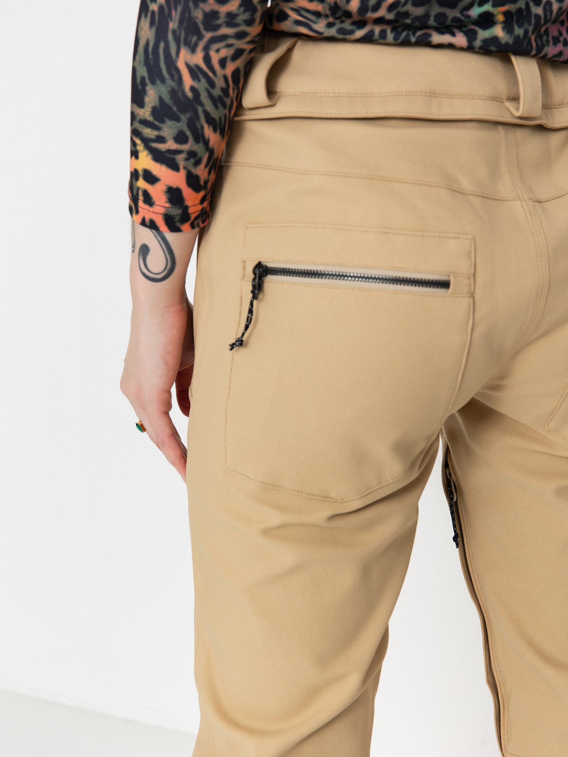 Pentru femei Pantaloni pentru snowboard Volcom Genus Stretch (sand)