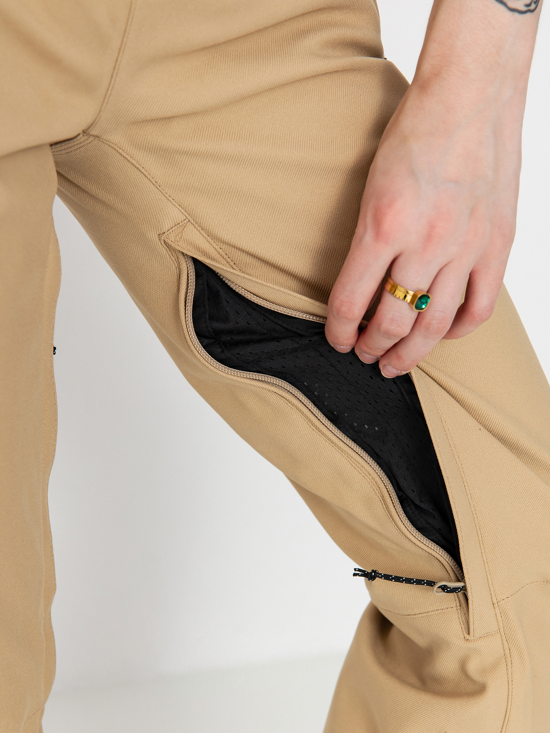 Pentru femei Pantaloni pentru snowboard Volcom Genus Stretch (sand)