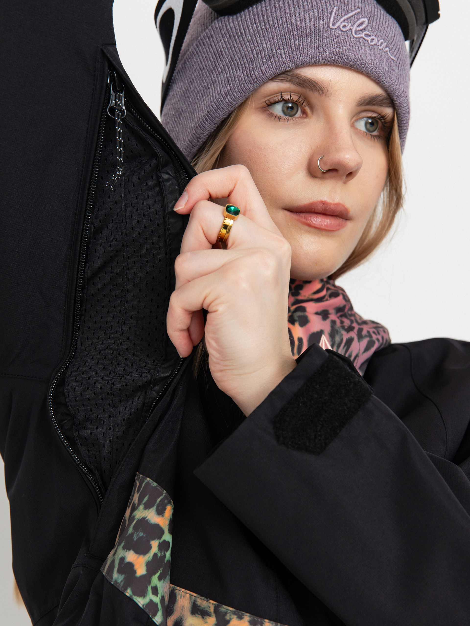 Pentru femei Geacă de snowboard Volcom Ashfield Pullover (black)