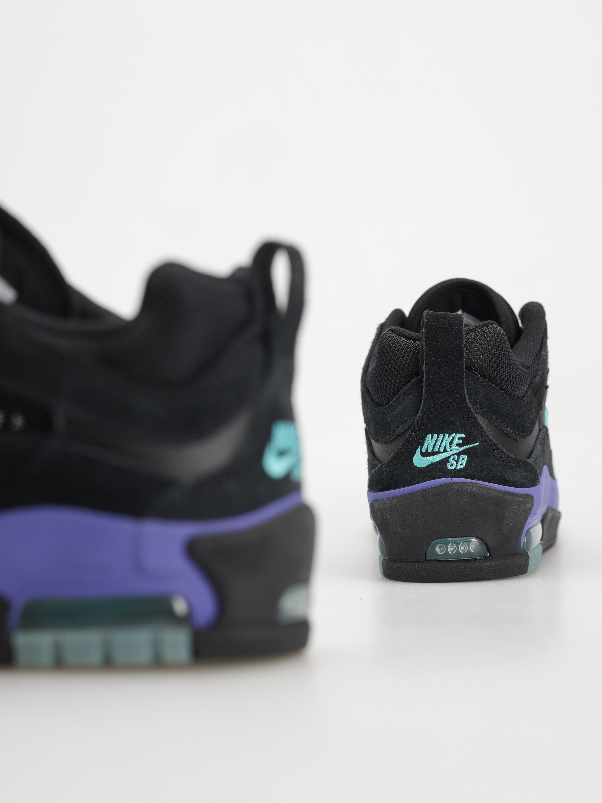 Pantofi Nike SB Air Max Ishod (black/dusty cactus black persian violet)