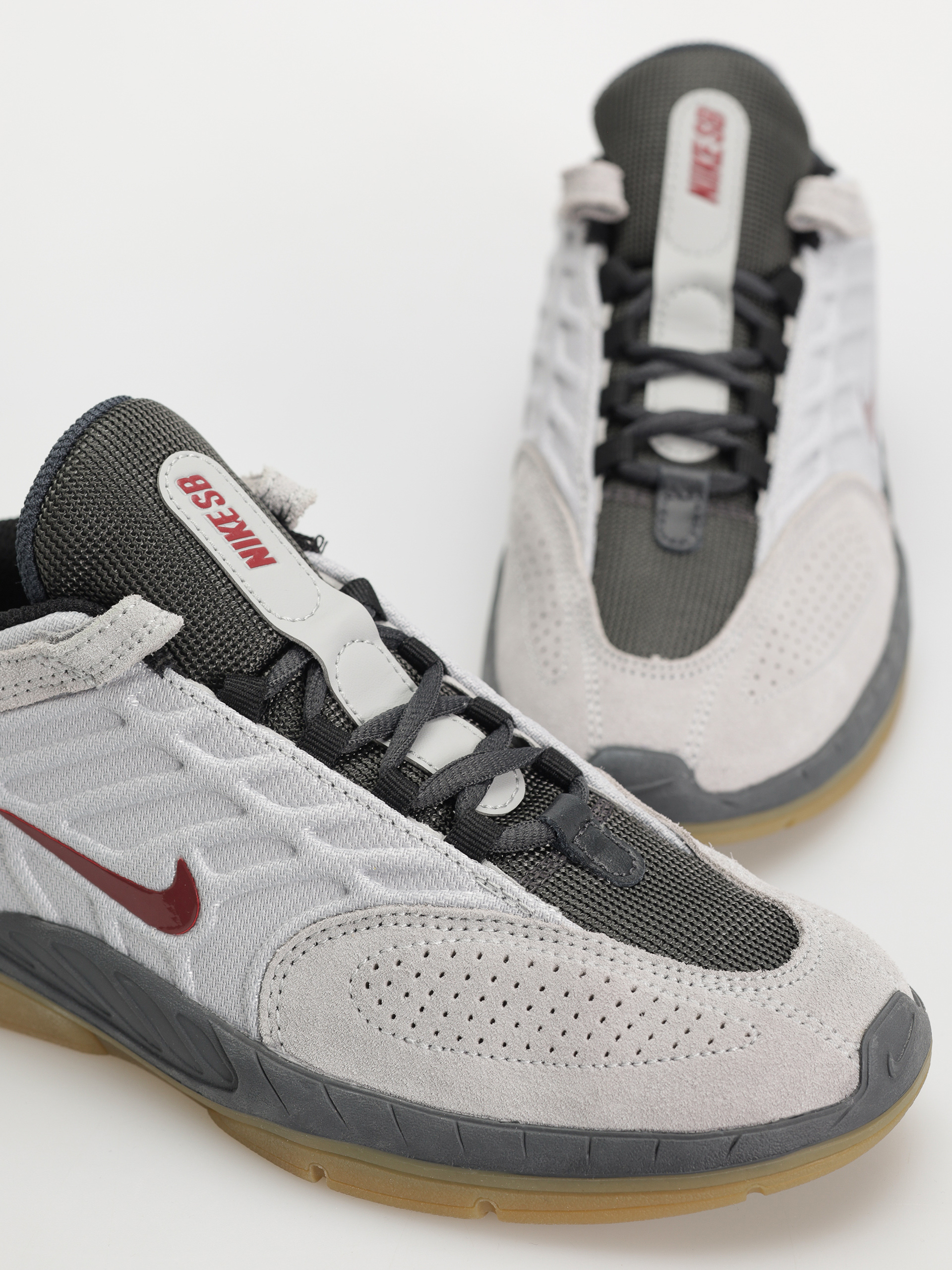 Pantofi Nike SB Vertebrae (lt smoke grey/dark team red)