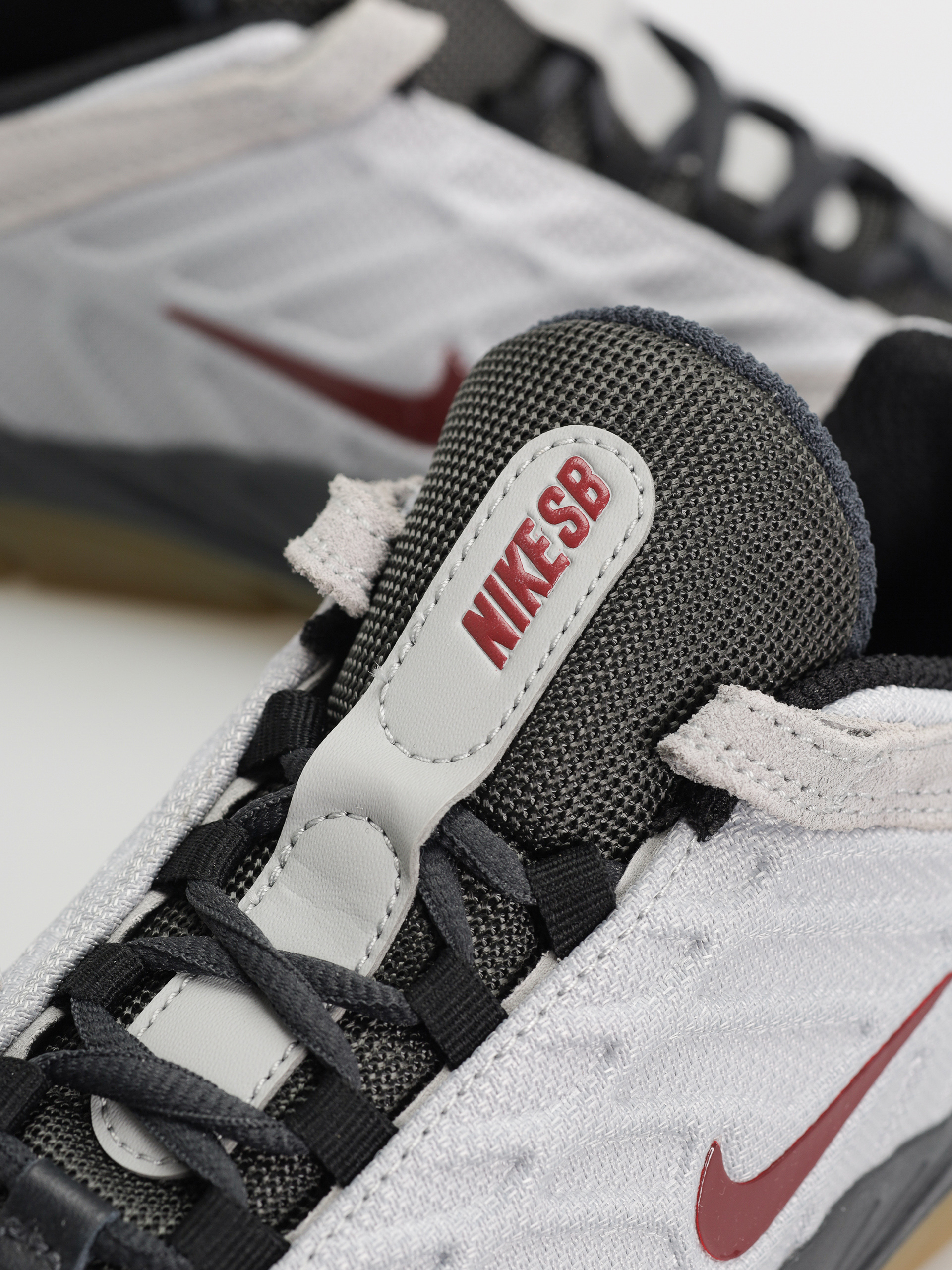 Pantofi Nike SB Vertebrae (lt smoke grey/dark team red)