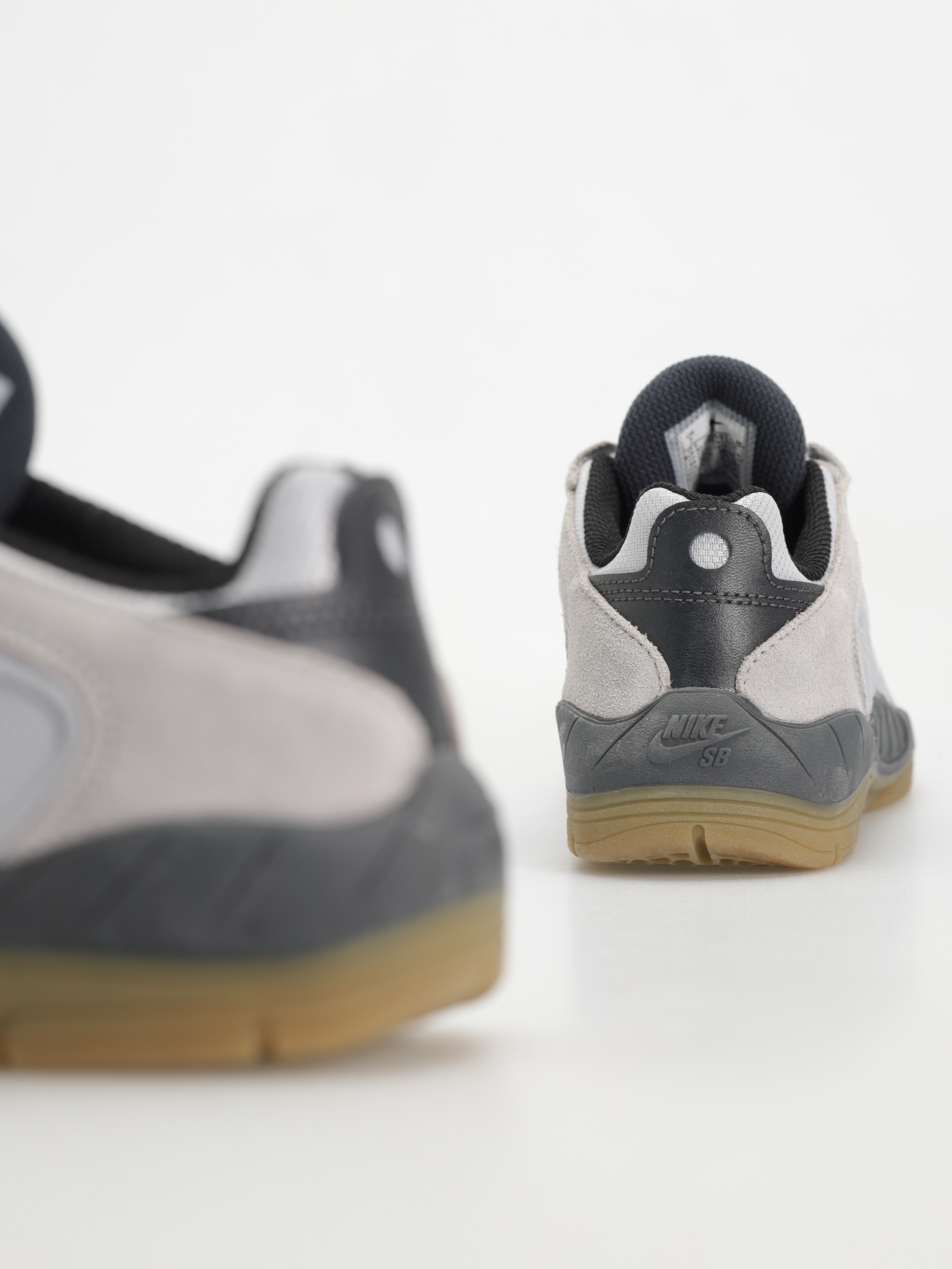 Pantofi Nike SB Vertebrae (lt smoke grey/dark team red)