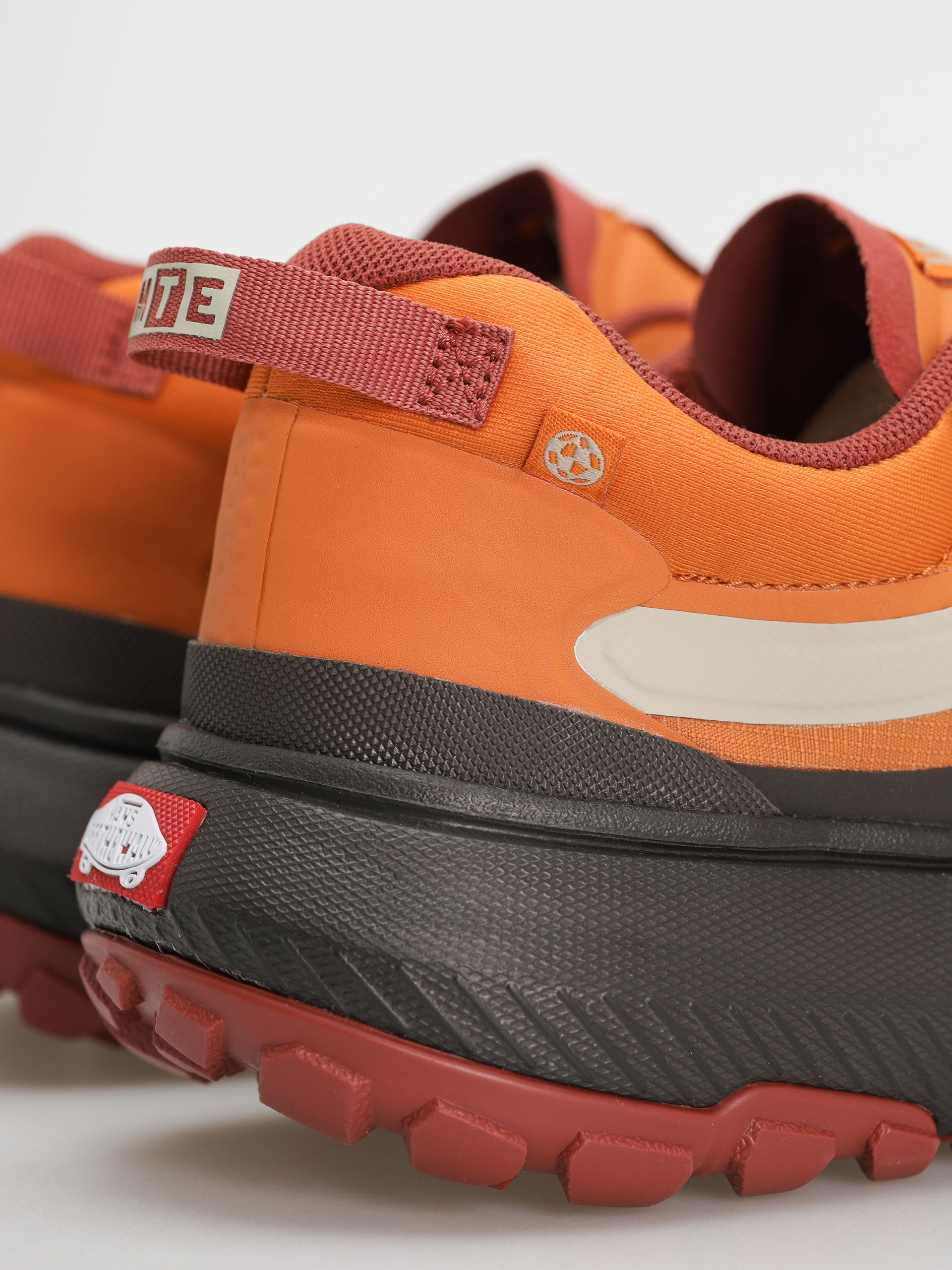 Pantofi Vans Mte Crosspath (marmalade)
