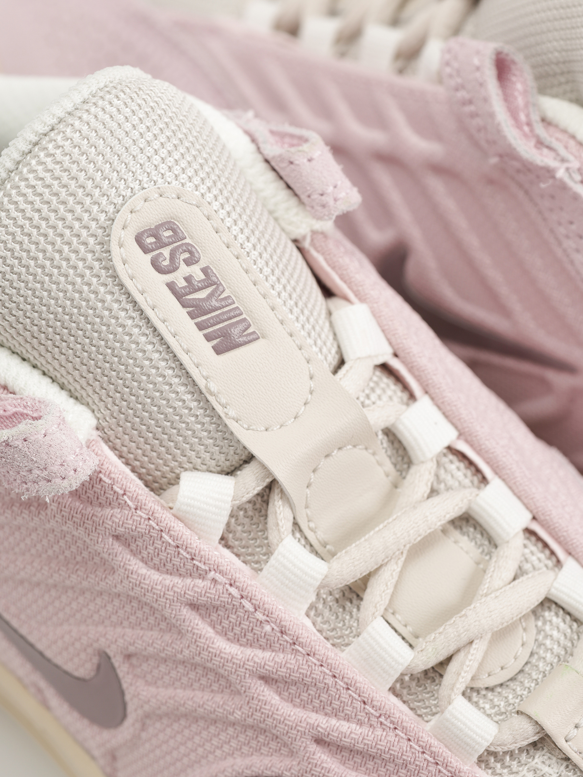 Pantofi Nike SB Vertebrae (pink foam /taupe grey lt orewood brn)