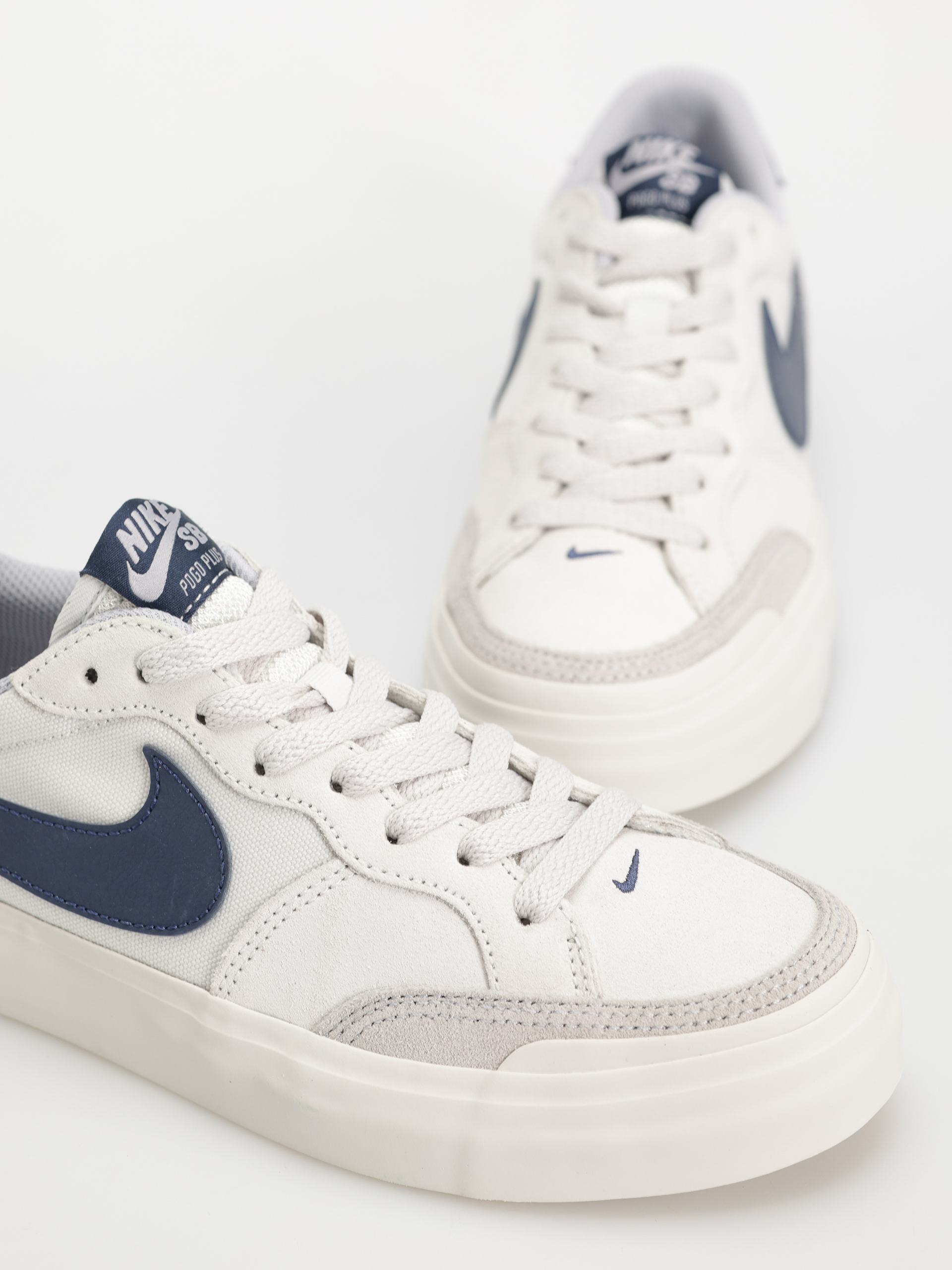 Pantofi Nike SB Zoom Pogo Plus (photon dust/midnight navy wolf grey)