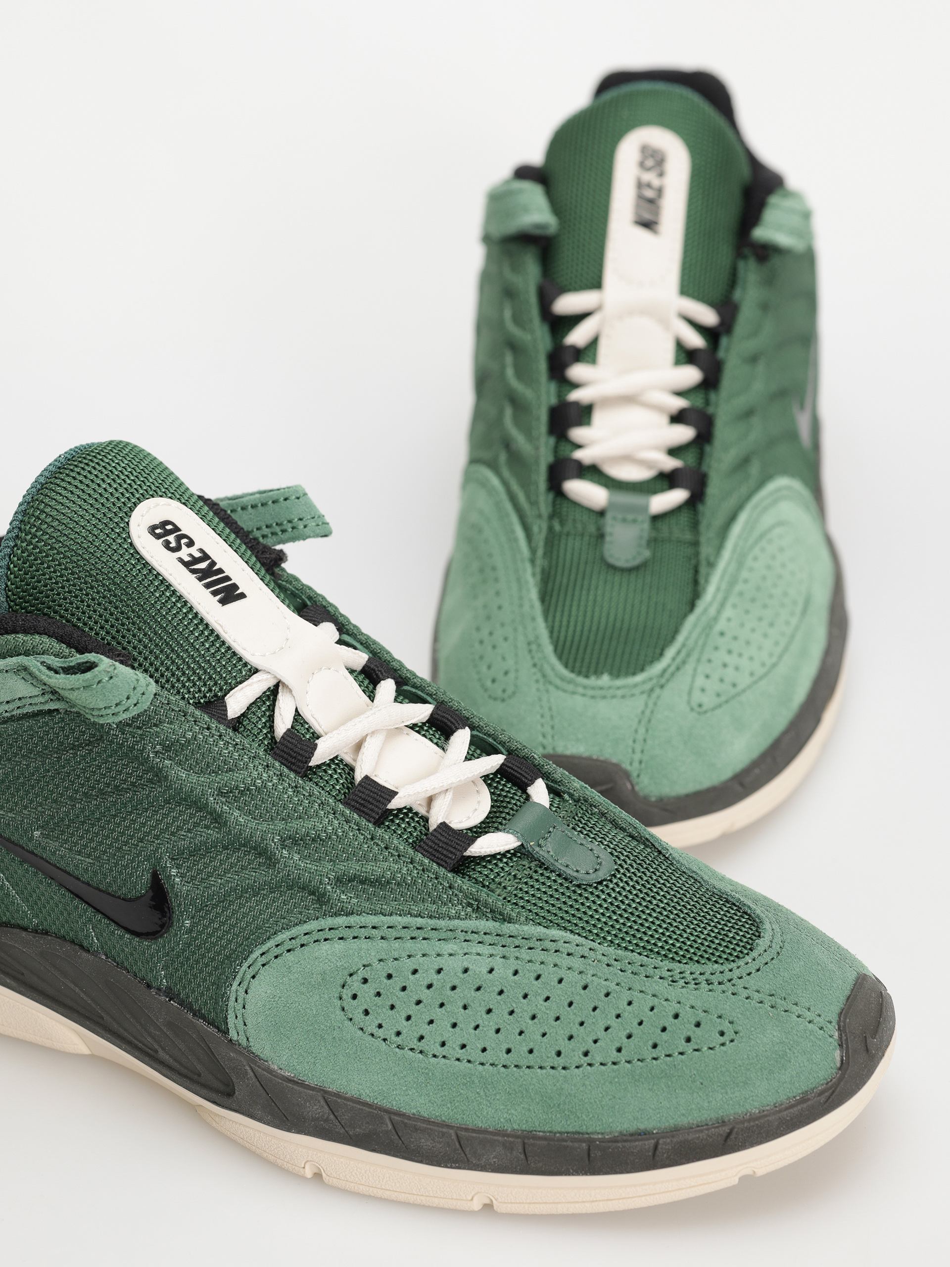 Pantofi Nike SB Vertebrae (fir/black sequoia lt orewood brn)