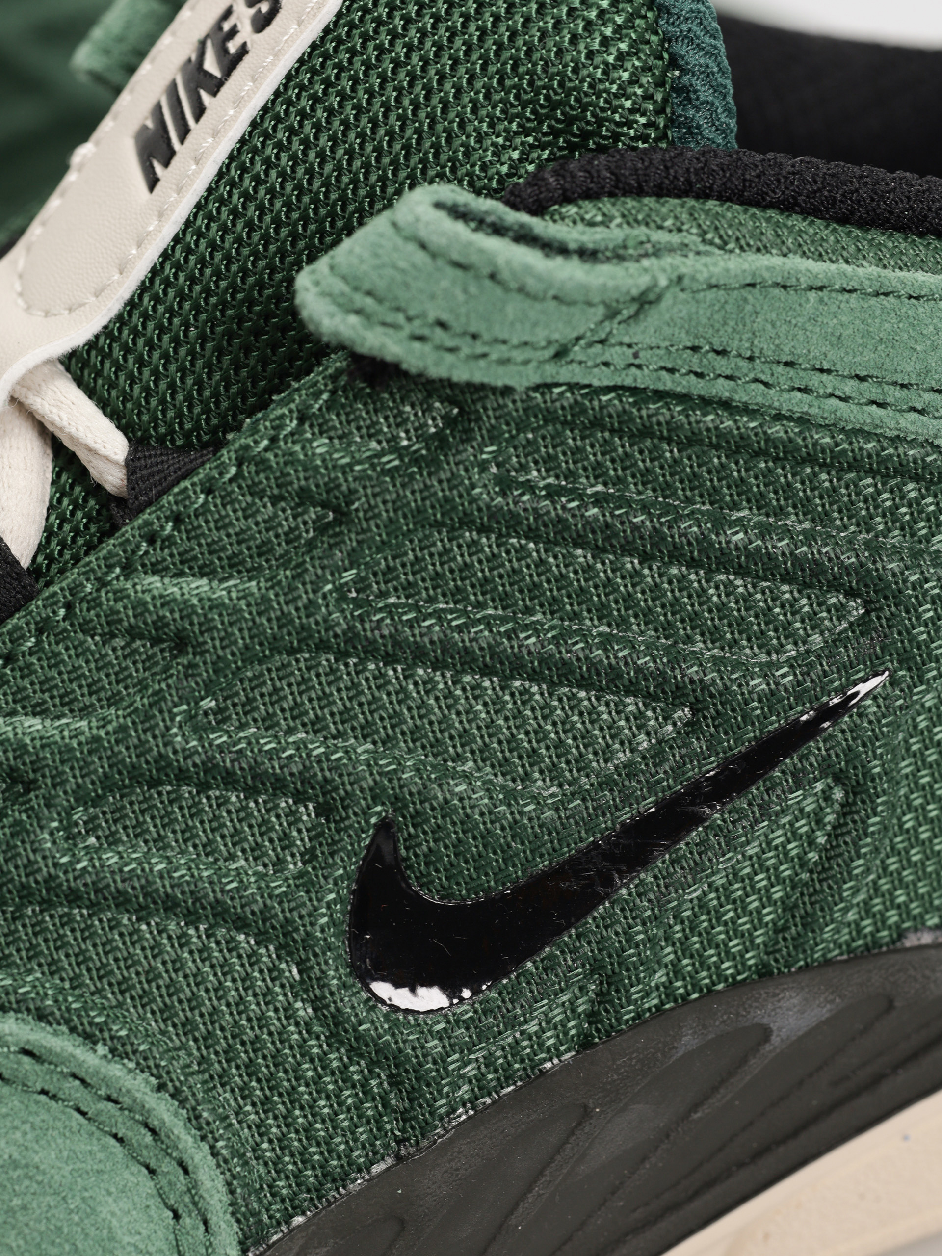 Pantofi Nike SB Vertebrae (fir/black sequoia lt orewood brn)