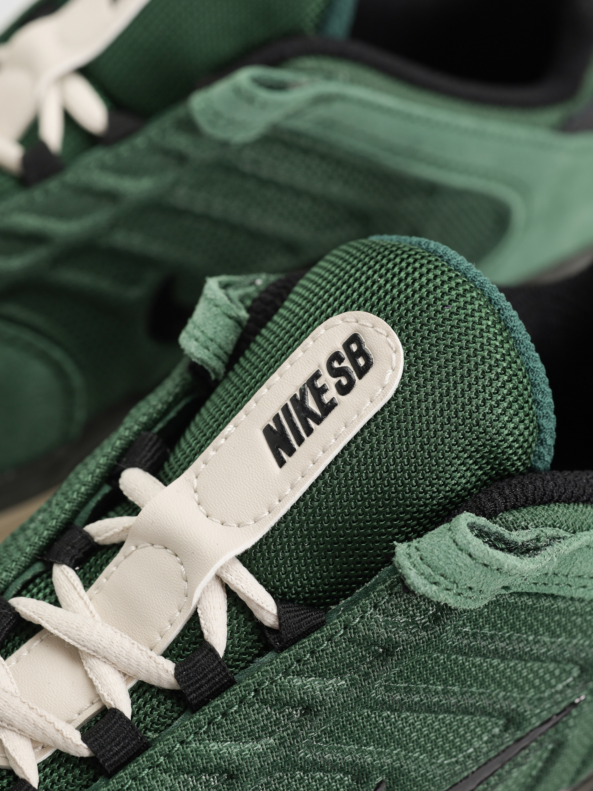 Pantofi Nike SB Vertebrae (fir/black sequoia lt orewood brn)