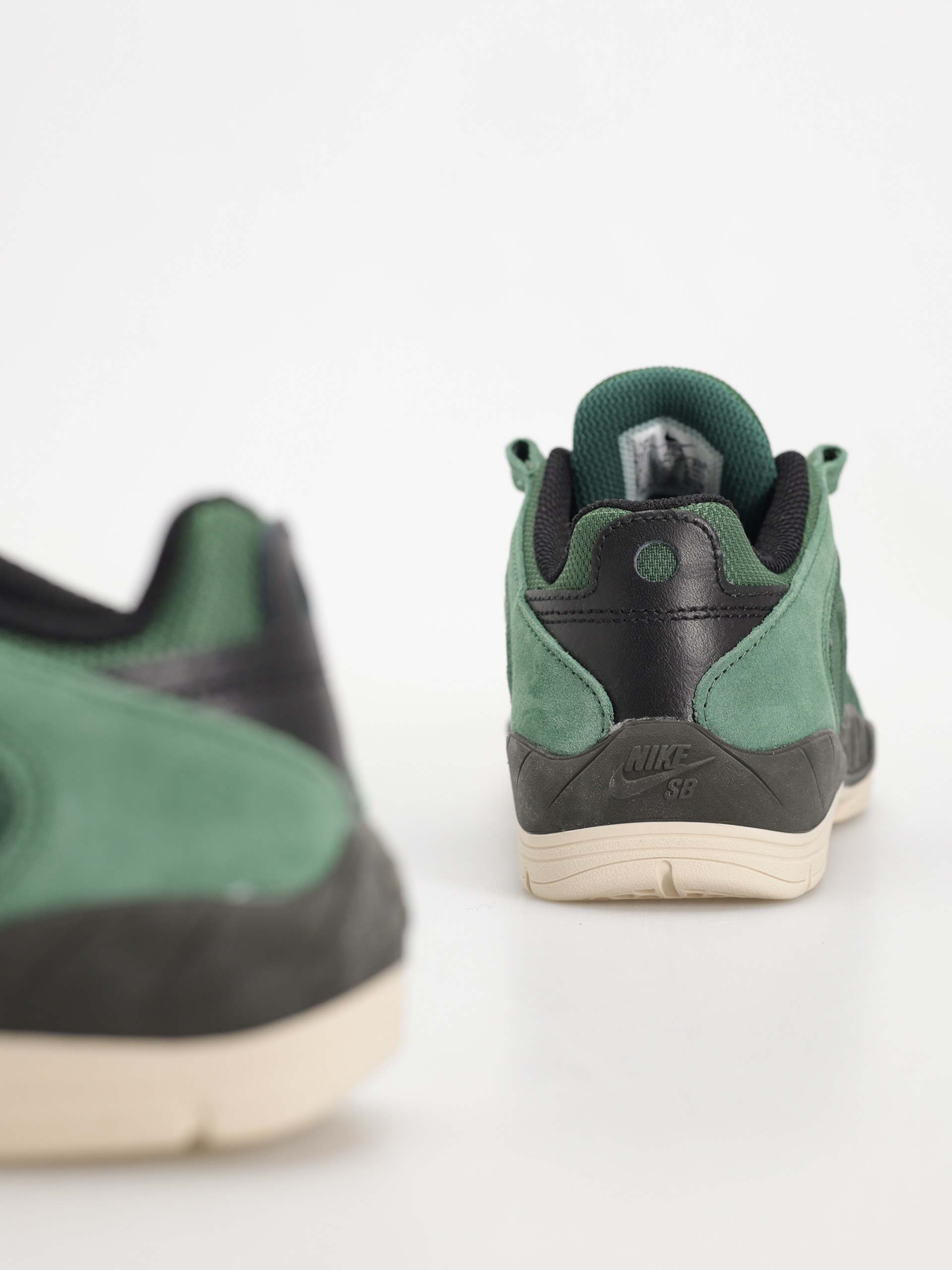 Pantofi Nike SB Vertebrae (fir/black sequoia lt orewood brn)