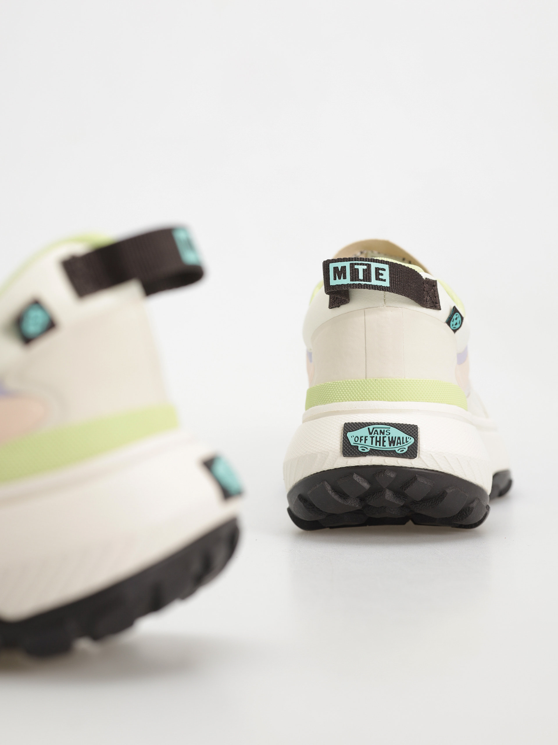 Pantofi Vans Mte Crosspath (natural/multi)