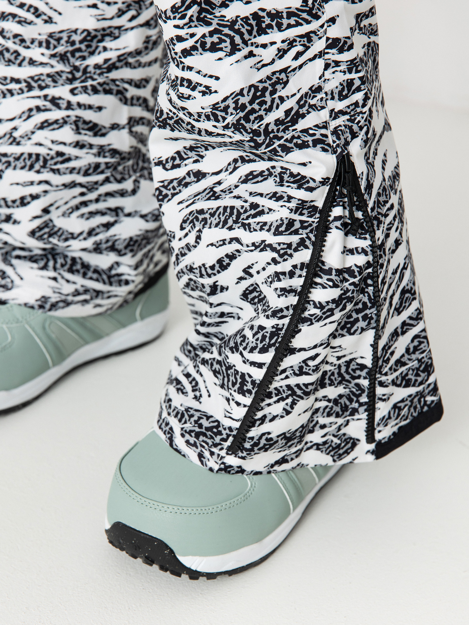 Pentru femei Pantaloni pentru snowboard Burton Marcy High Rise High Stretch (zebra camo)