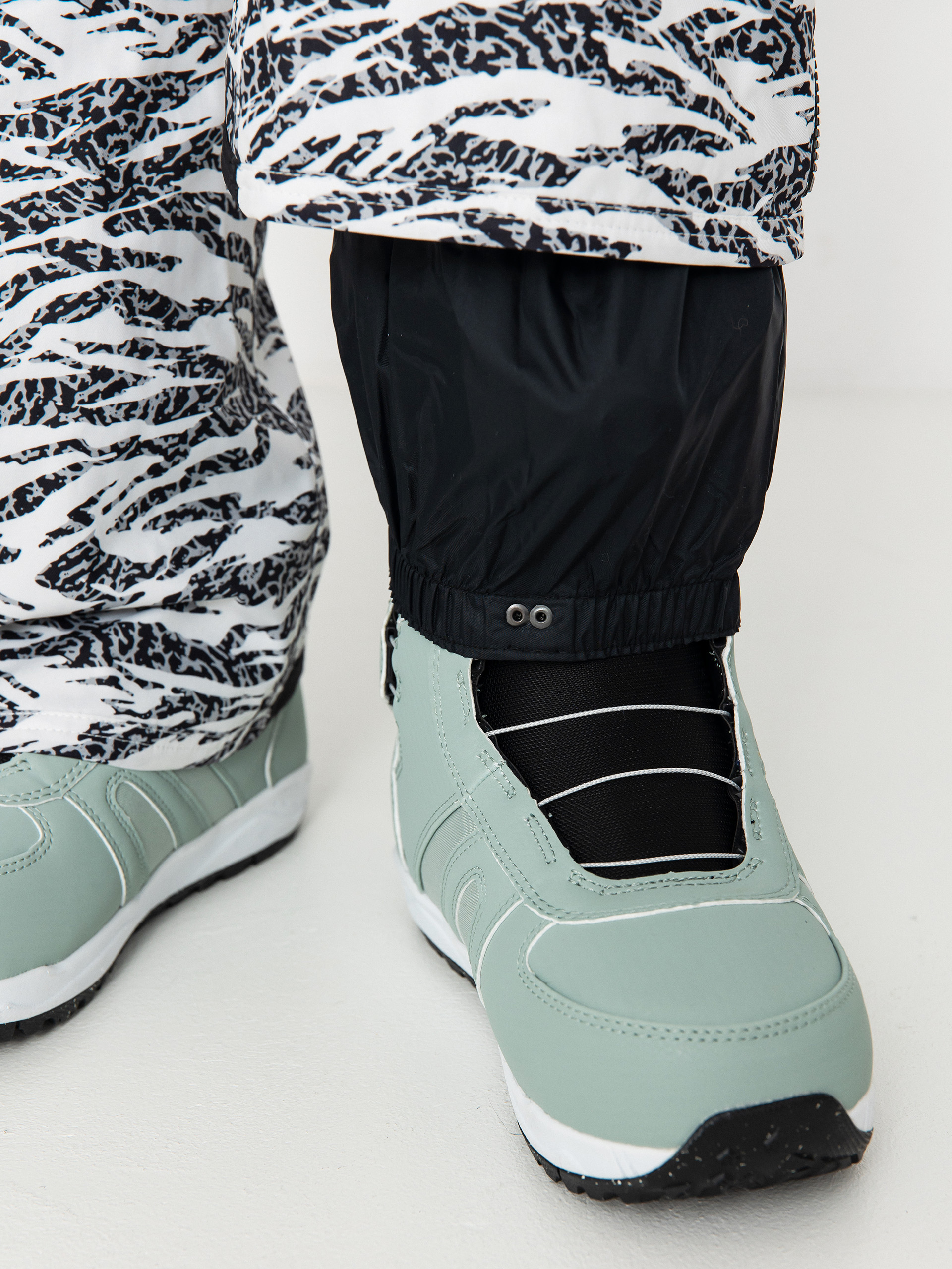 Pentru femei Pantaloni pentru snowboard Burton Marcy High Rise High Stretch (zebra camo)