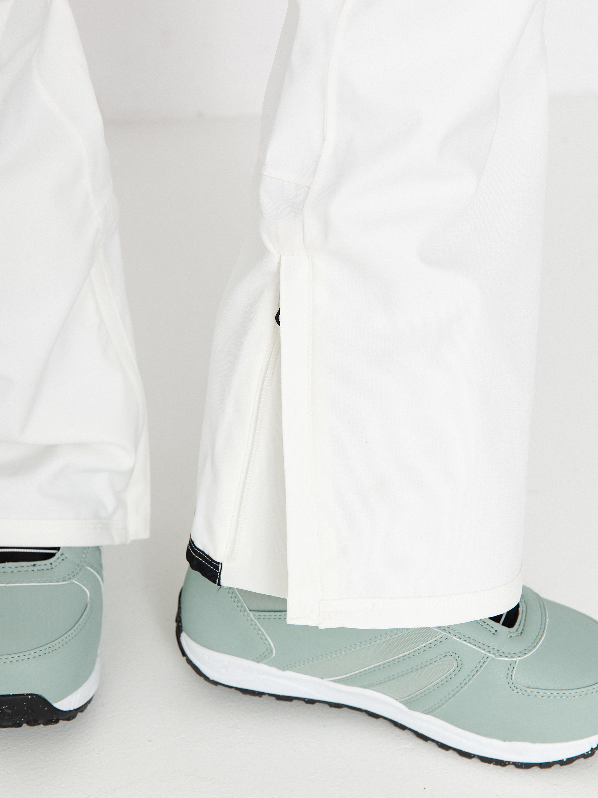 Pentru femei Pantaloni pentru snowboard Burton Vida Stretch (stout white)