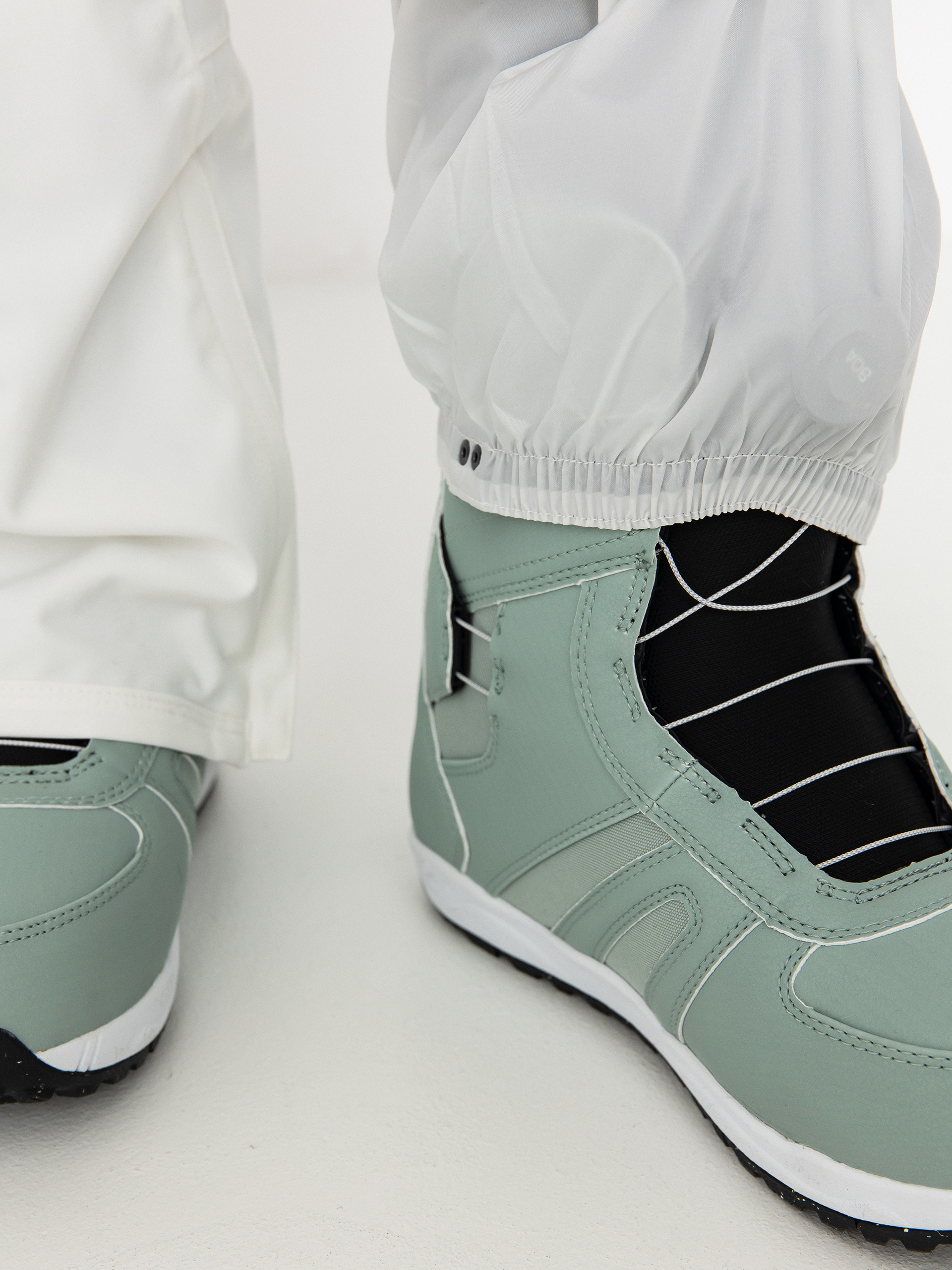 Pentru femei Pantaloni pentru snowboard Burton Vida Stretch (stout white)