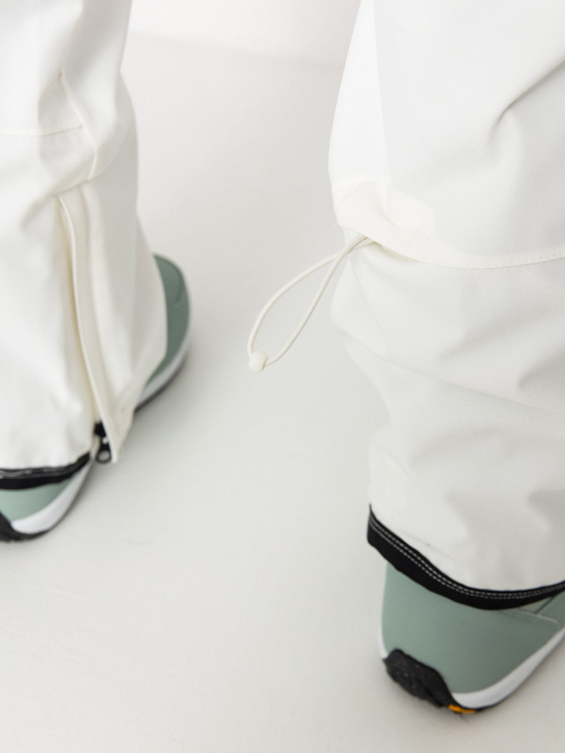 Pentru femei Pantaloni pentru snowboard Burton Vida Stretch (stout white)