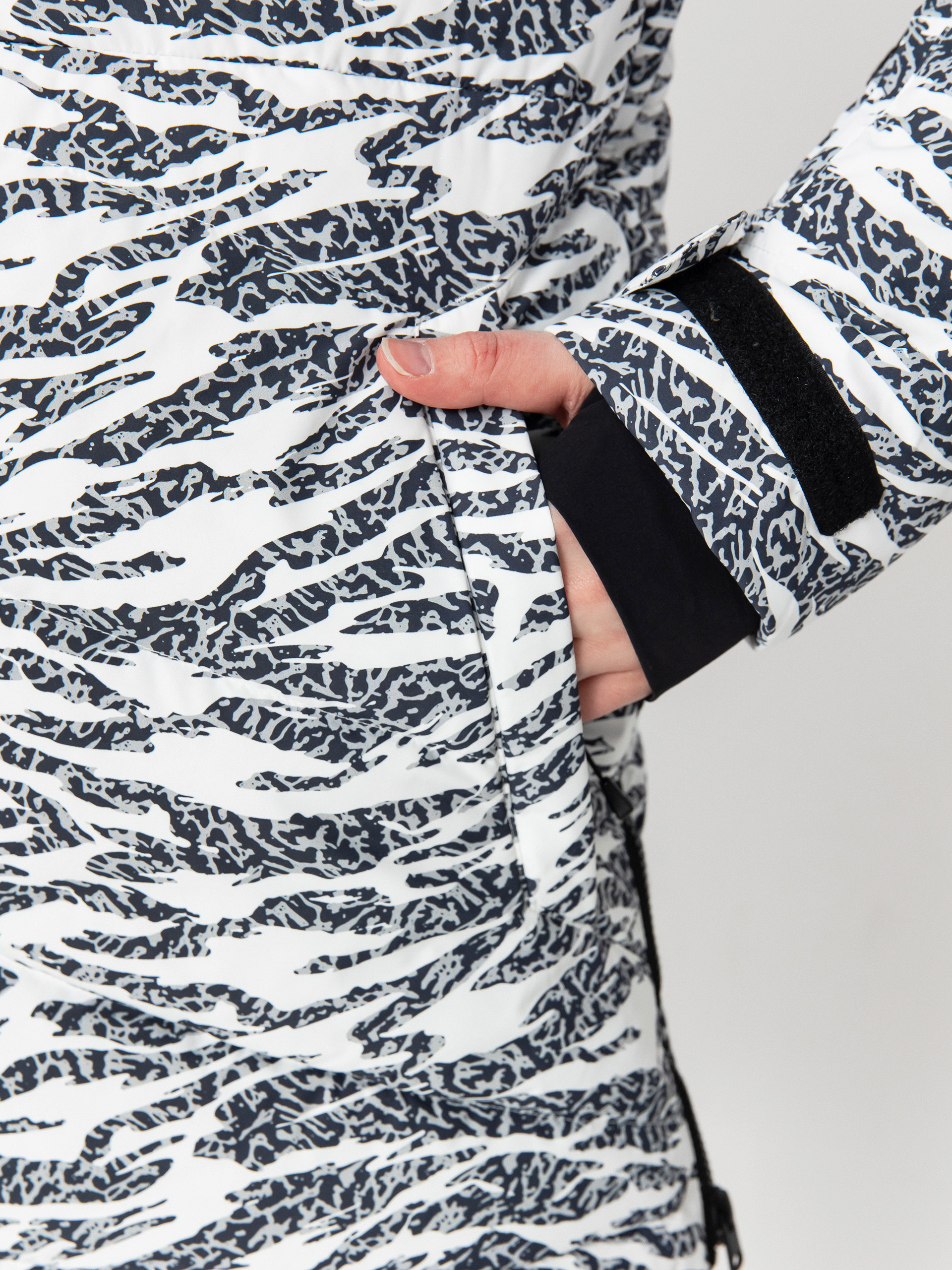 Pentru femei Geacă de snowboard Burton Loyil Down (zebra camo)