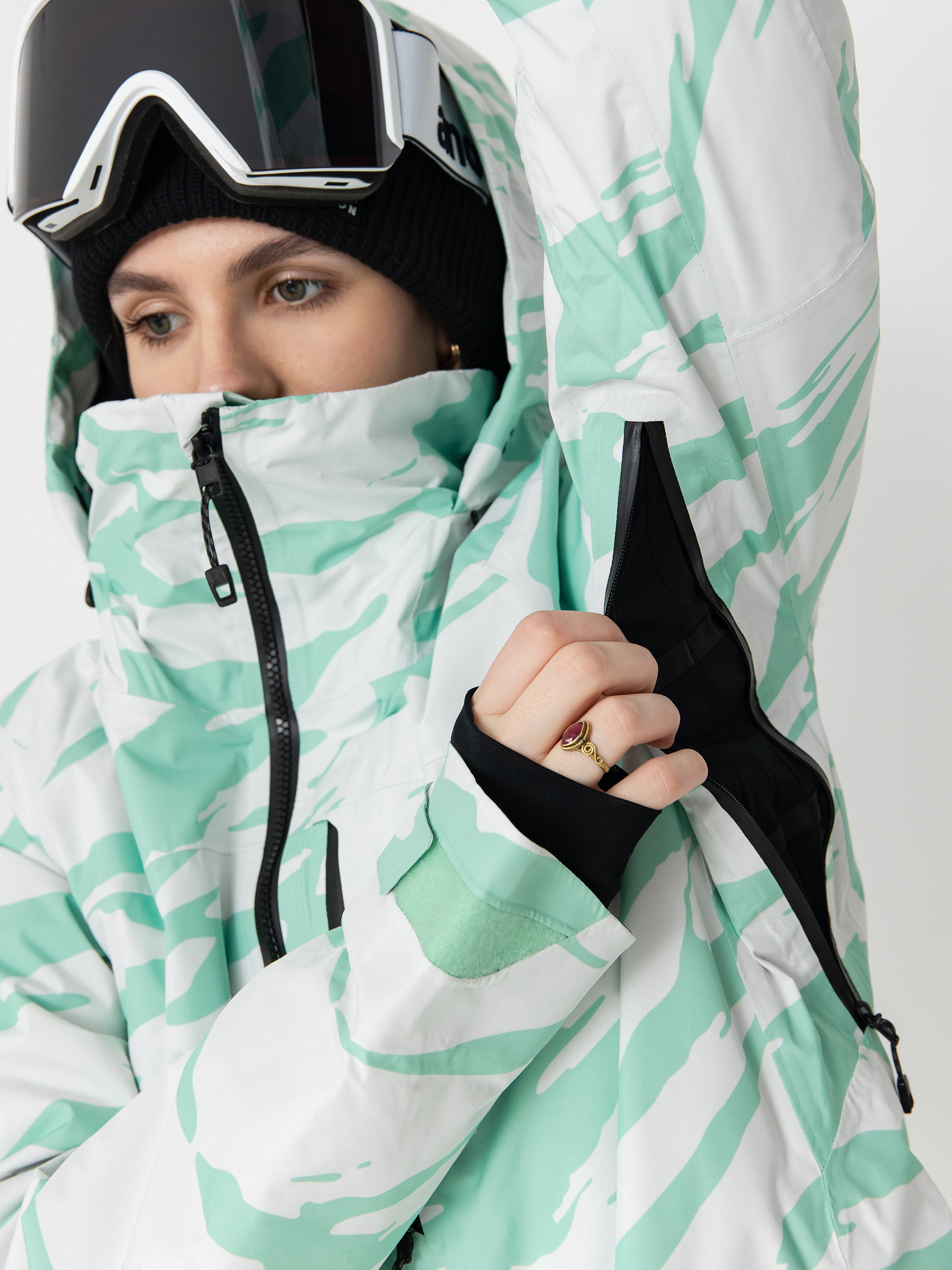 Pentru femei Geacă de snowboard Burton Ak Gore Tex Embark (oversized zebra)