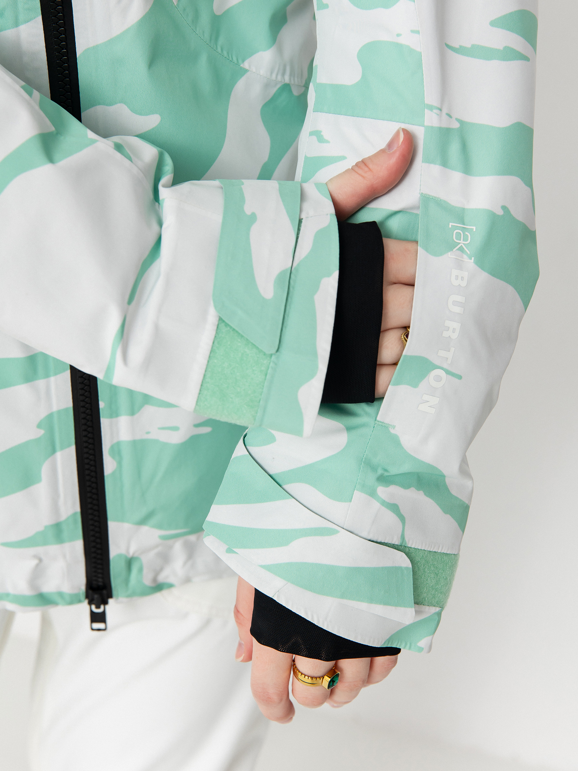 Pentru femei Geacă de snowboard Burton Ak Gore Tex Embark (oversized zebra)