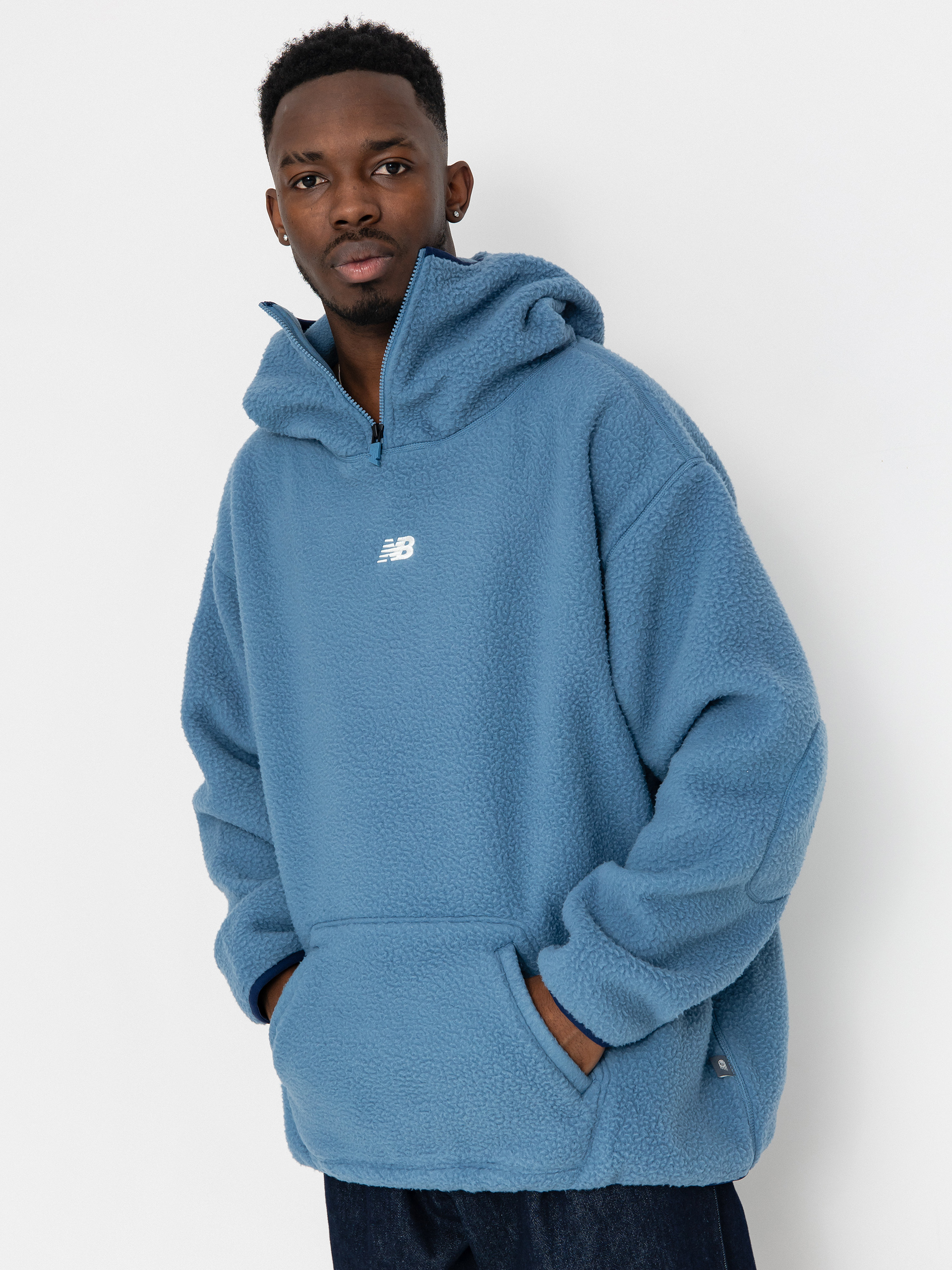 Hanorac din fleece New Balance Hoops Sherpa Top - albastru (heronblue)