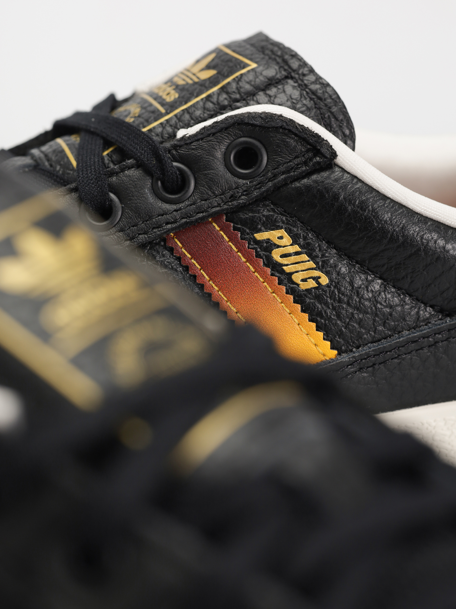 Pantofi adidas Puig Indoor (cblack/shared/creyel)