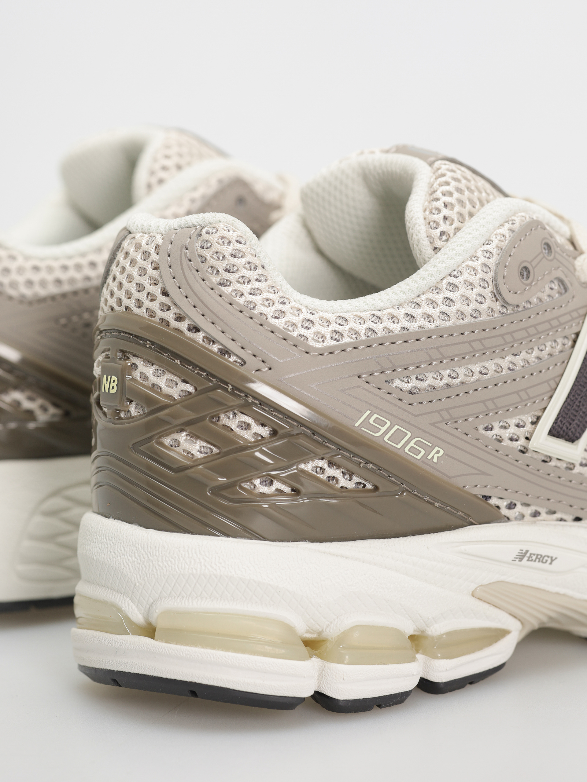 Pantofi New Balance 1906 JR (arid stone)