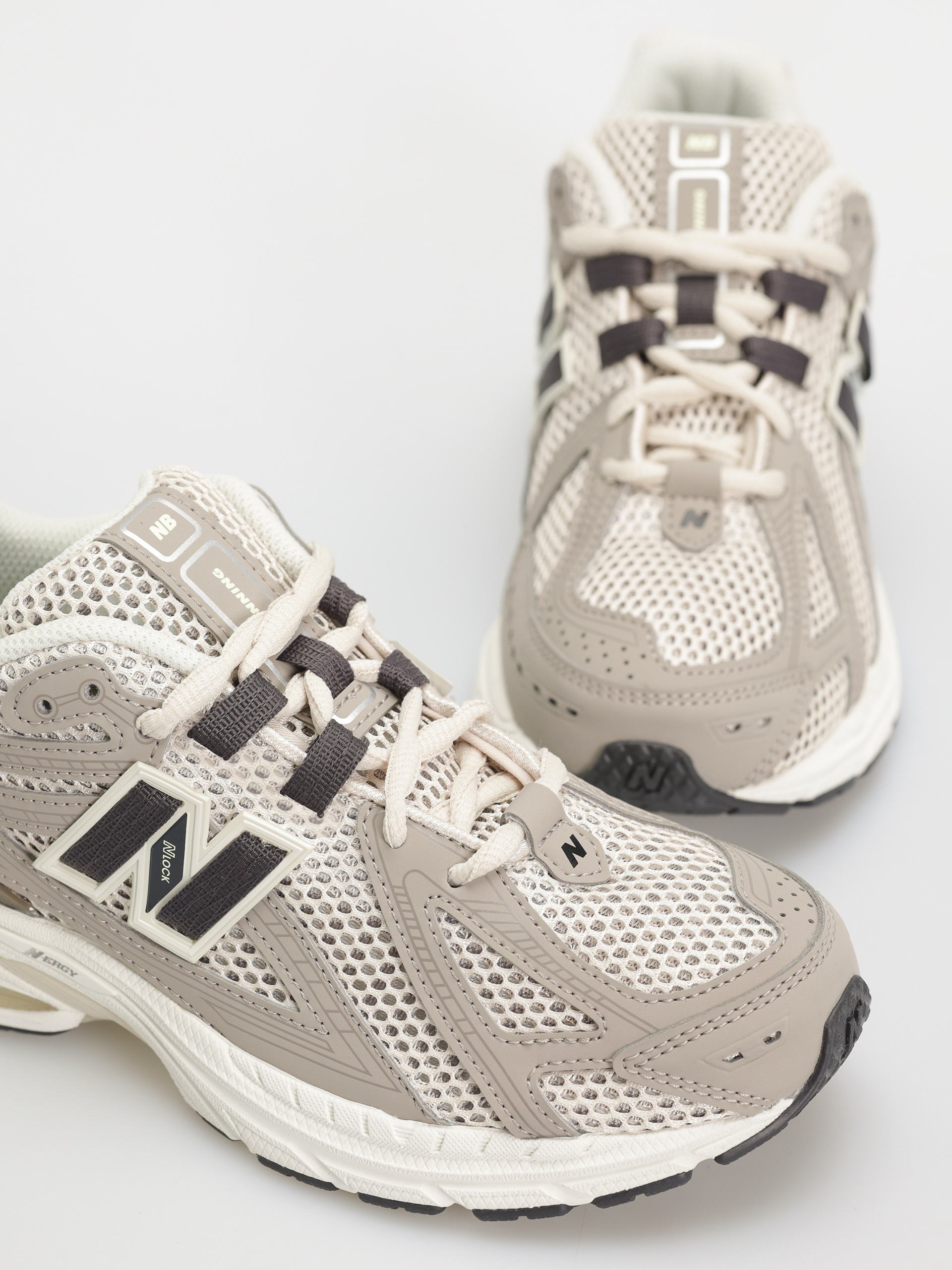 Pantofi New Balance 1906 JR (arid stone)