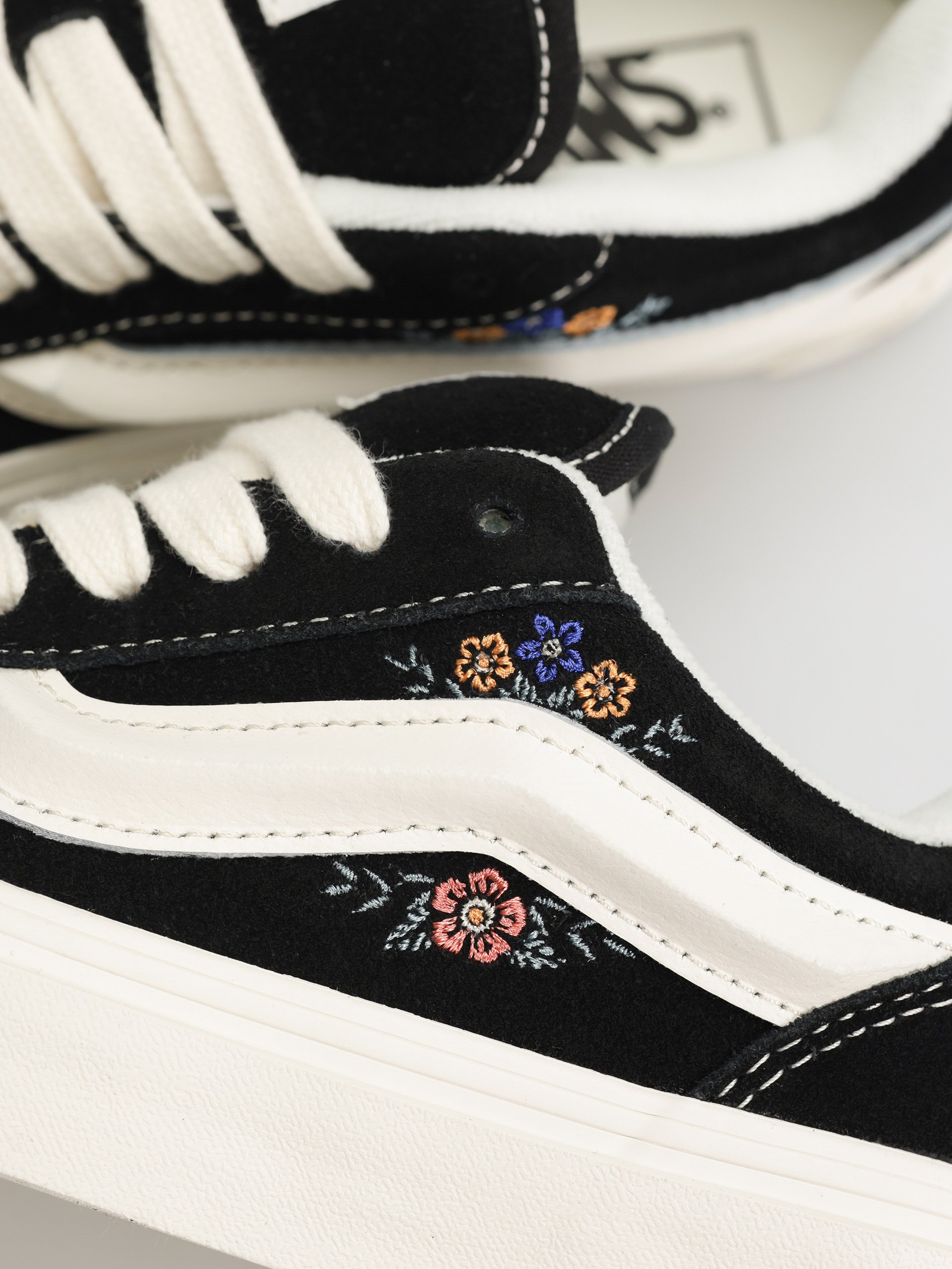 Pantofi Vans Knu Skool (black floral)
