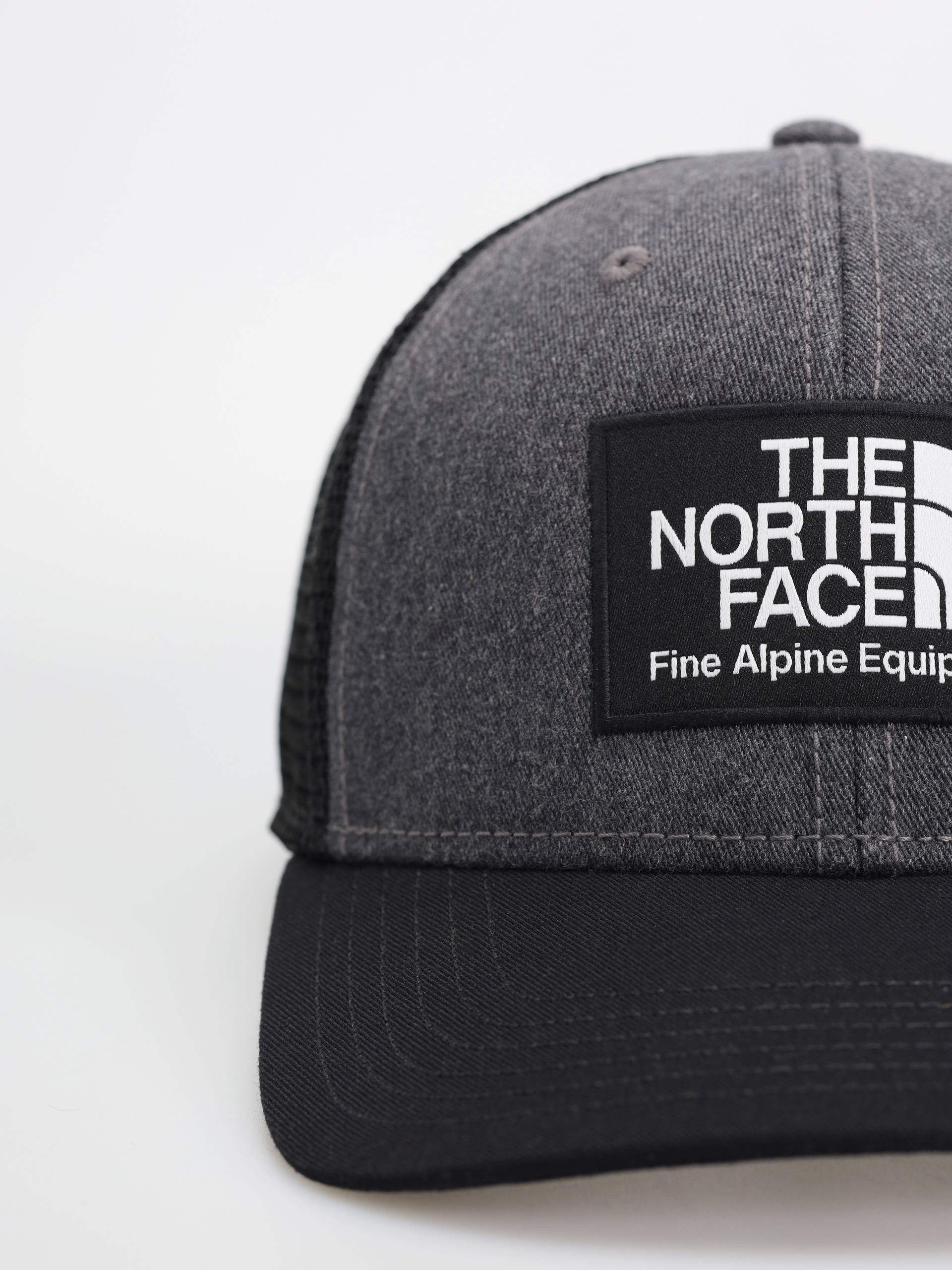 Șapcă The North Face Deep Fit Mudder Trucker (tnf black/tnf medium grey heather)